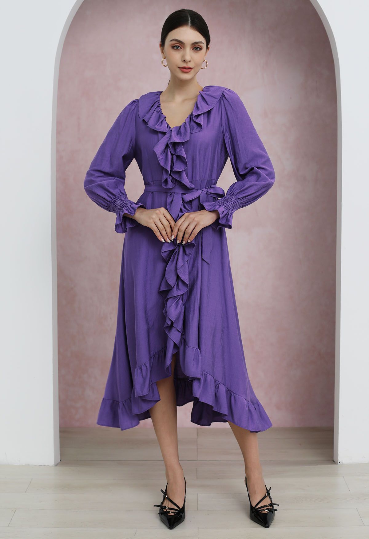 Robe mi-longue boutonnée asymétrique à volants fantaisistes en violet