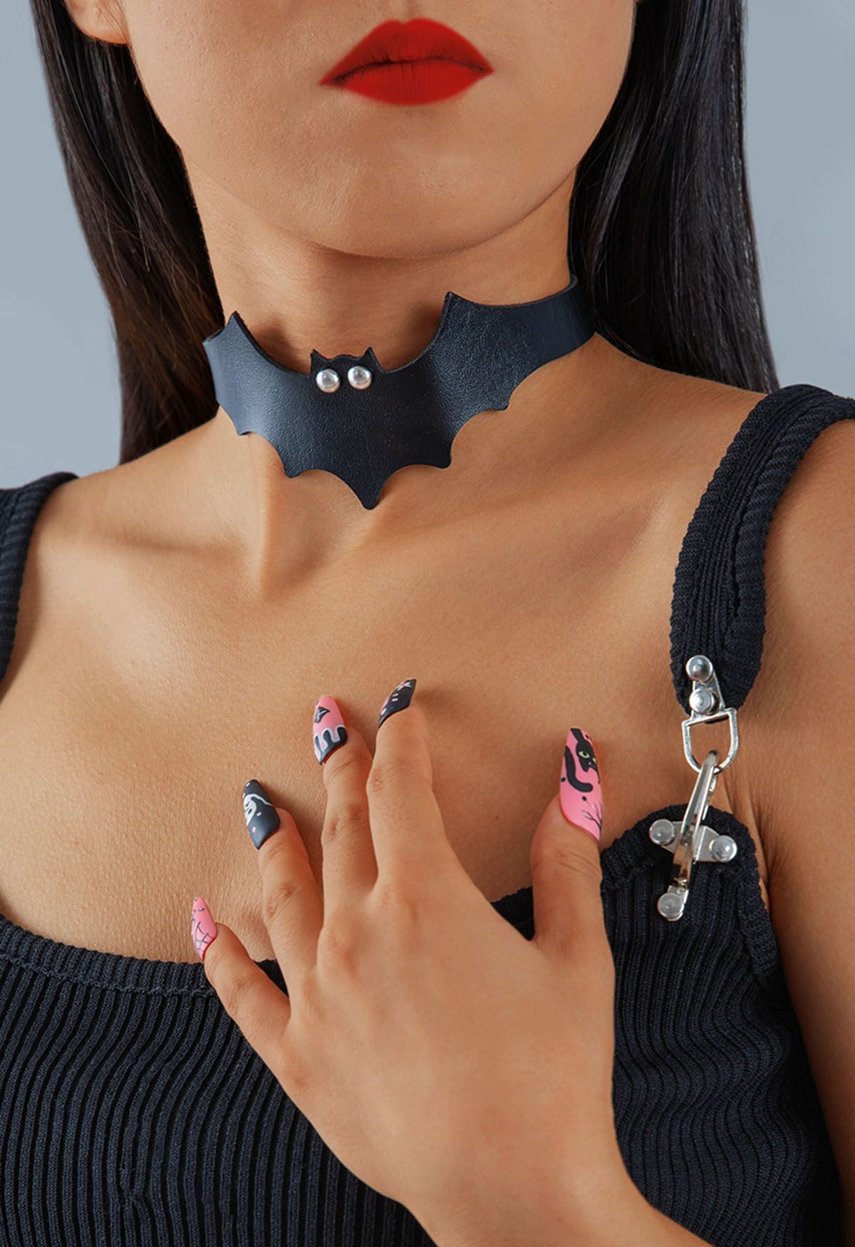 Collier ras du cou en similicuir noir en forme de chauve-souris