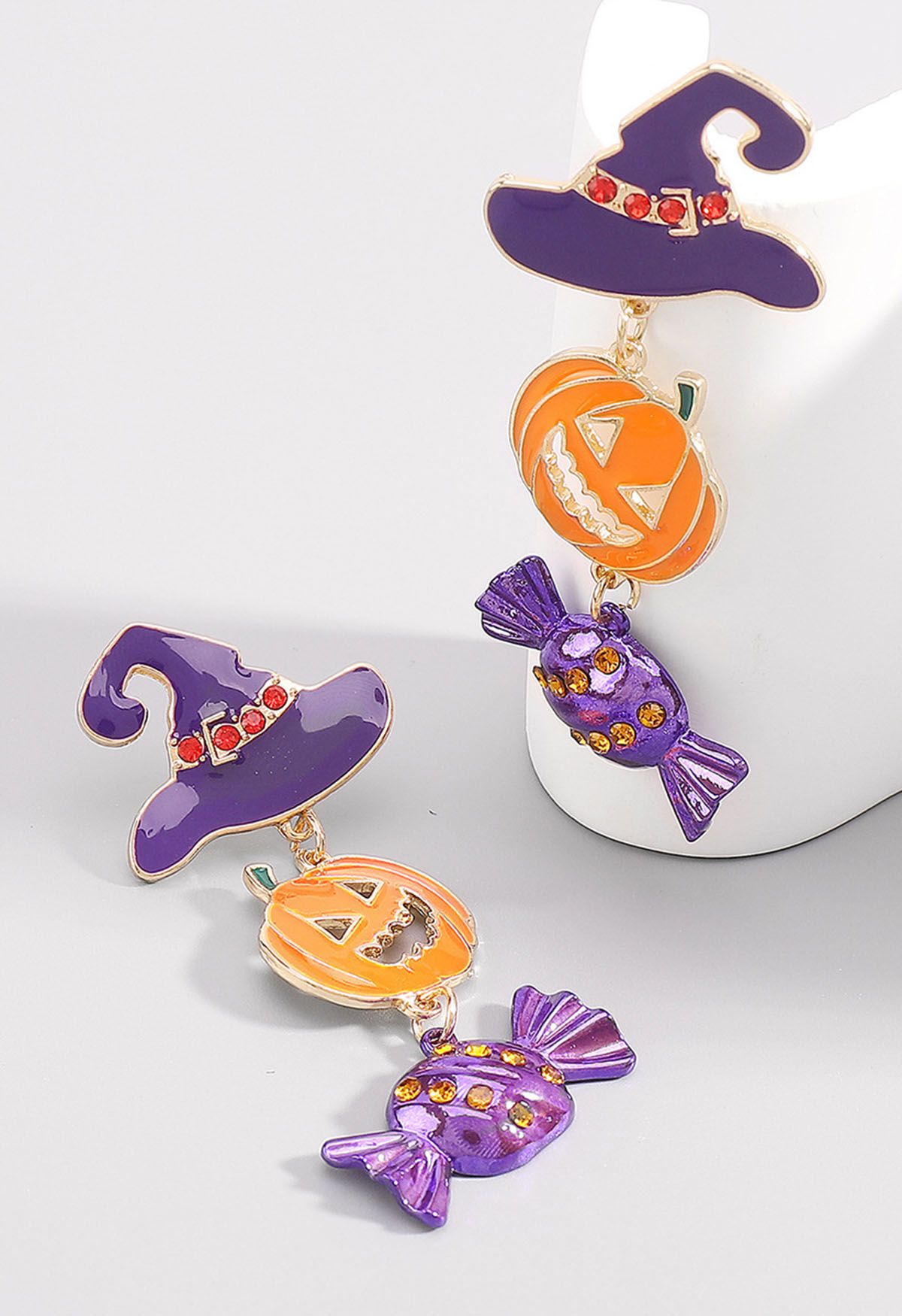 Boucles d'oreilles en forme de chapeau de sorcière et de citrouille en violet