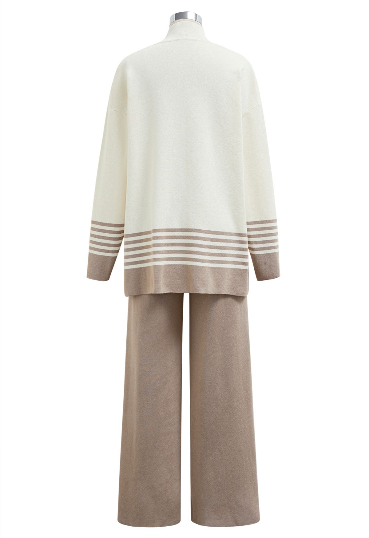 Ensemble pull et pantalon en tricot à rayures bicolores et col montant en taupe