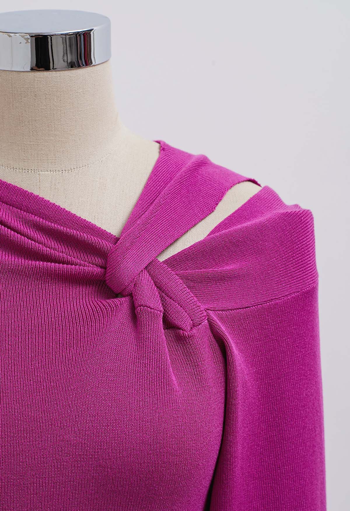 Haut en tricot à manches longues et découpes aux épaules nouées en magenta