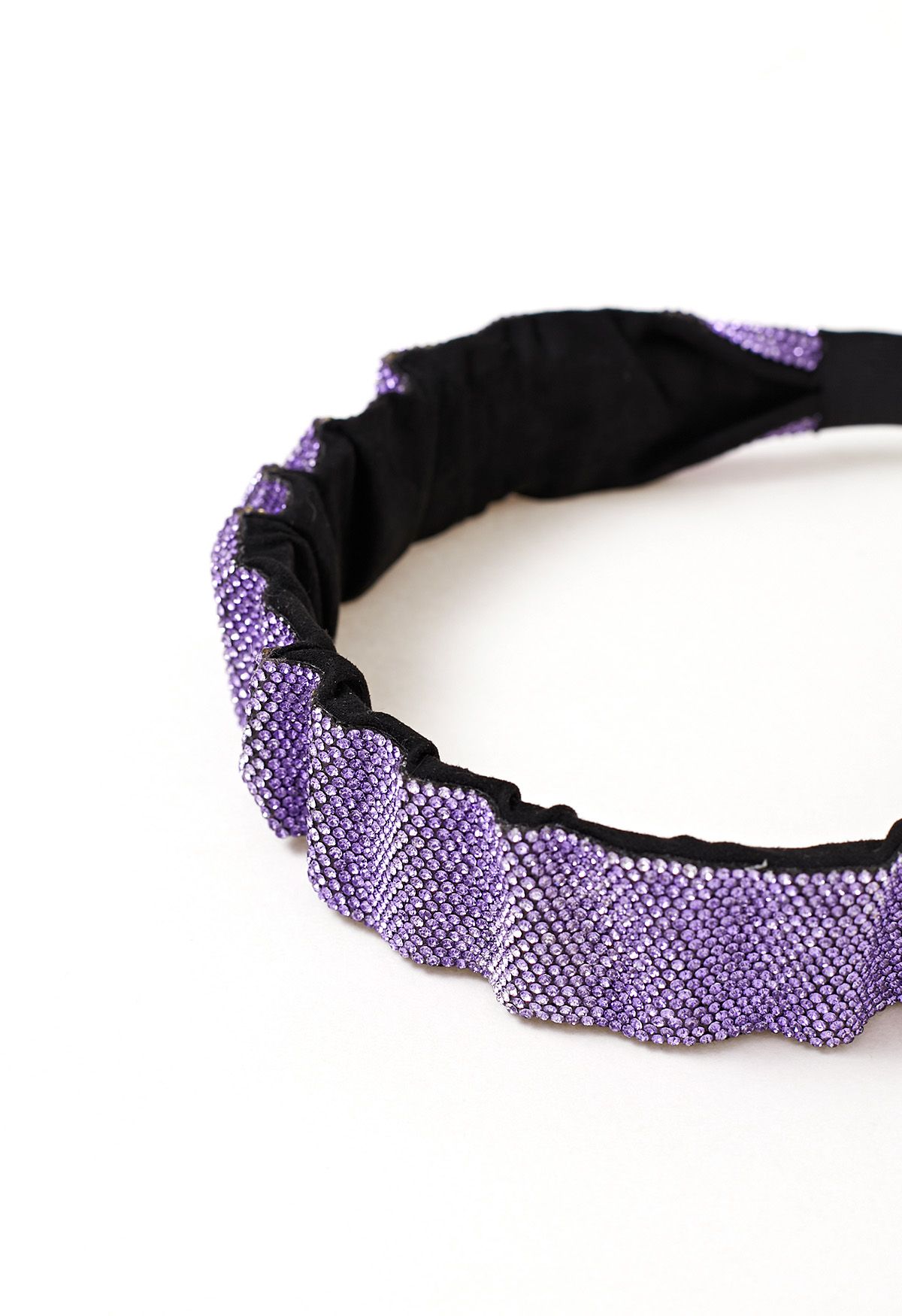 Bandeau à plis larges avec strass scintillants en violet