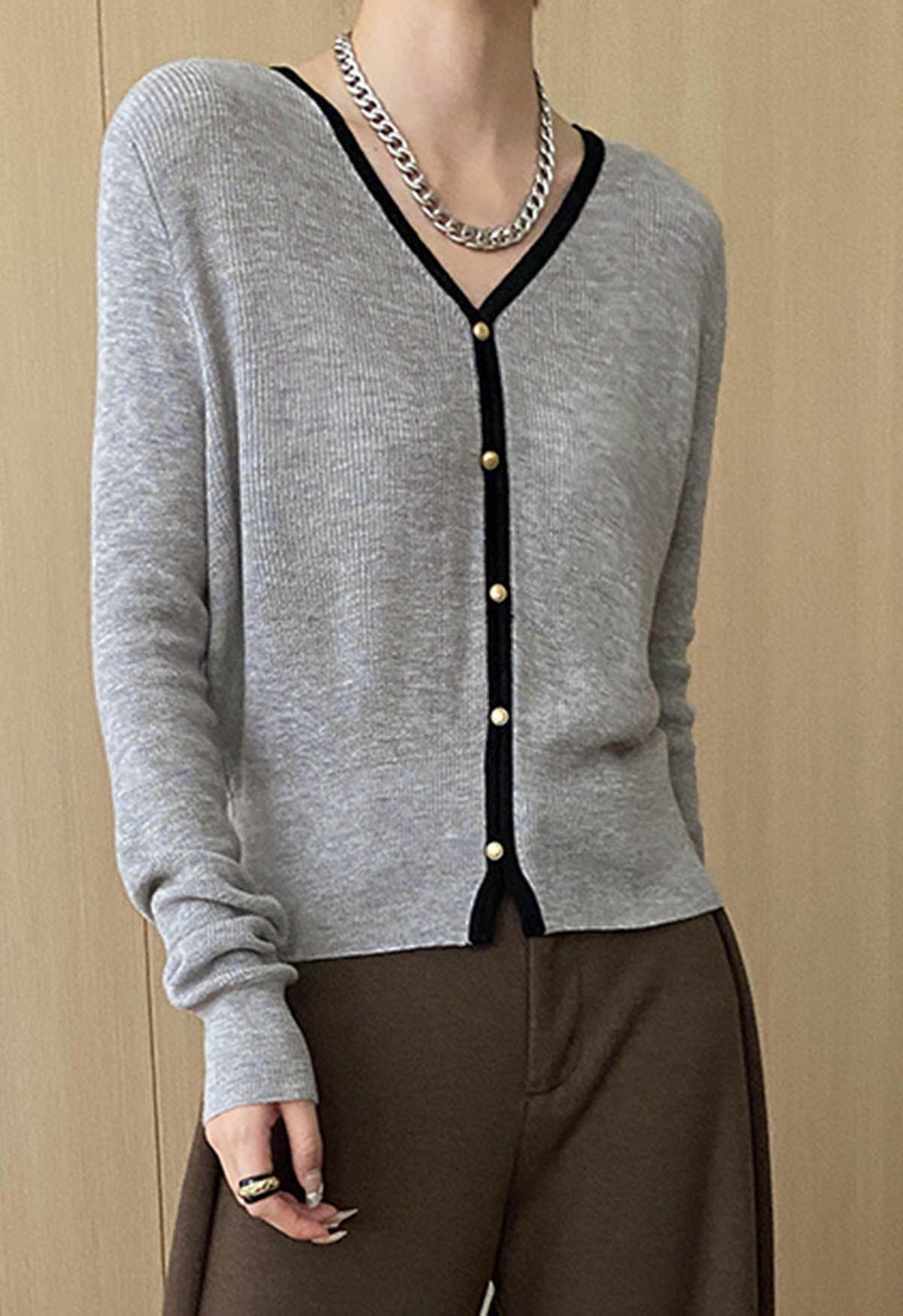 Cardigan en tricot contrasté à bordure boutonnée en gris