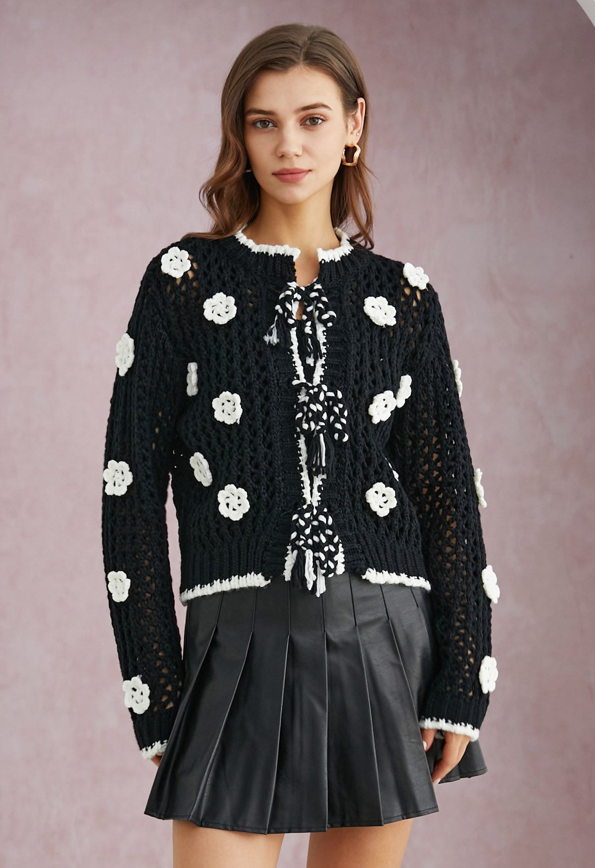 Cardigan tricoté à la main avec fermeture à nouer soi-même et motif floral