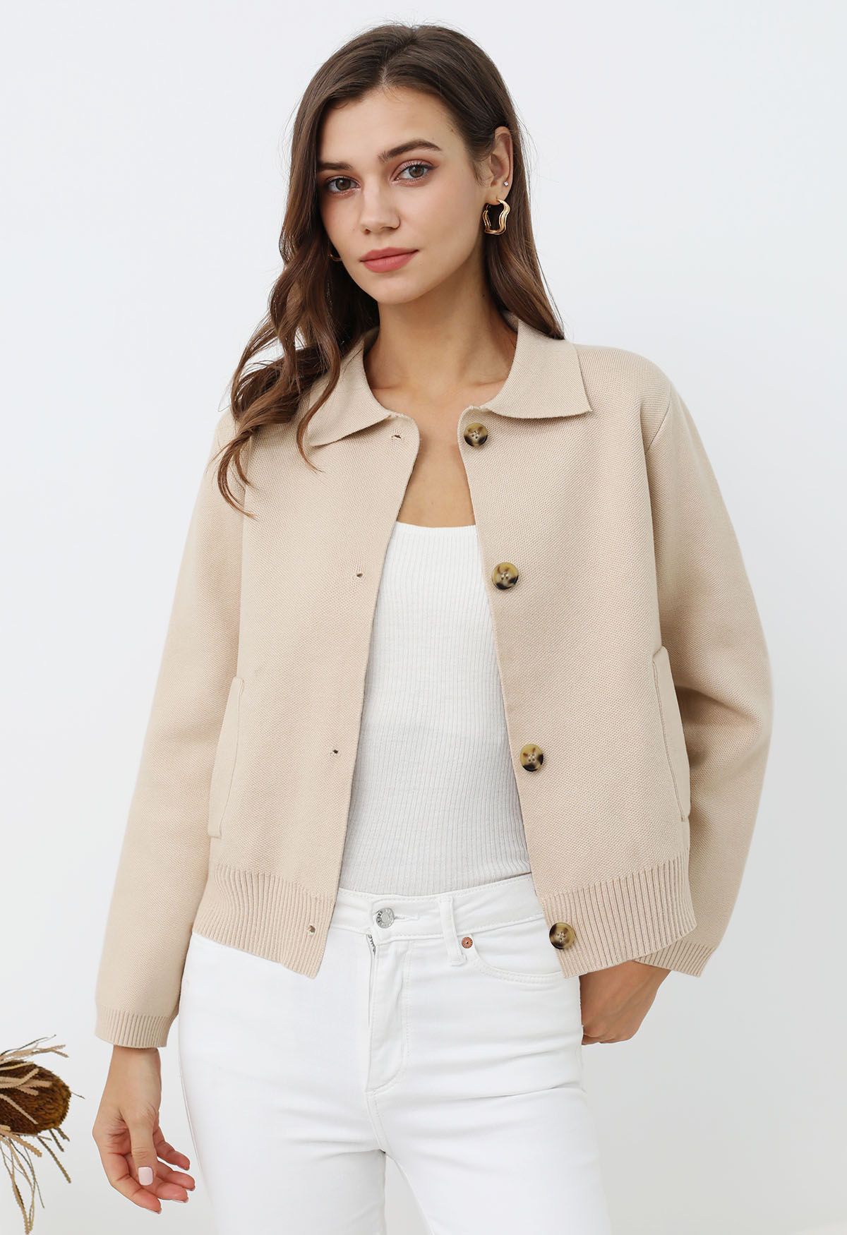 Veste en tricot boutonnée à col classique en beige clair