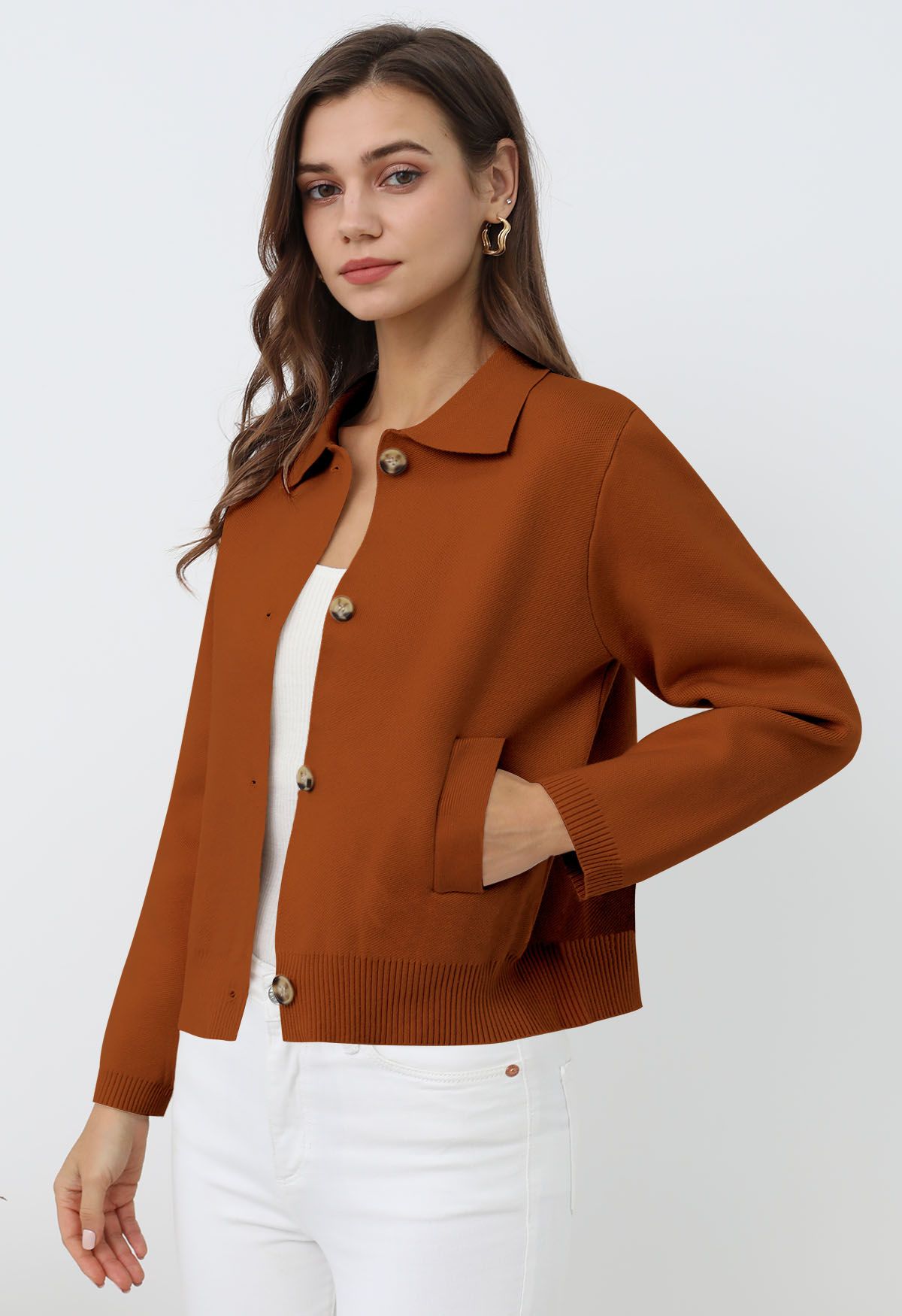 Veste en tricot boutonnée à col classique en caramel