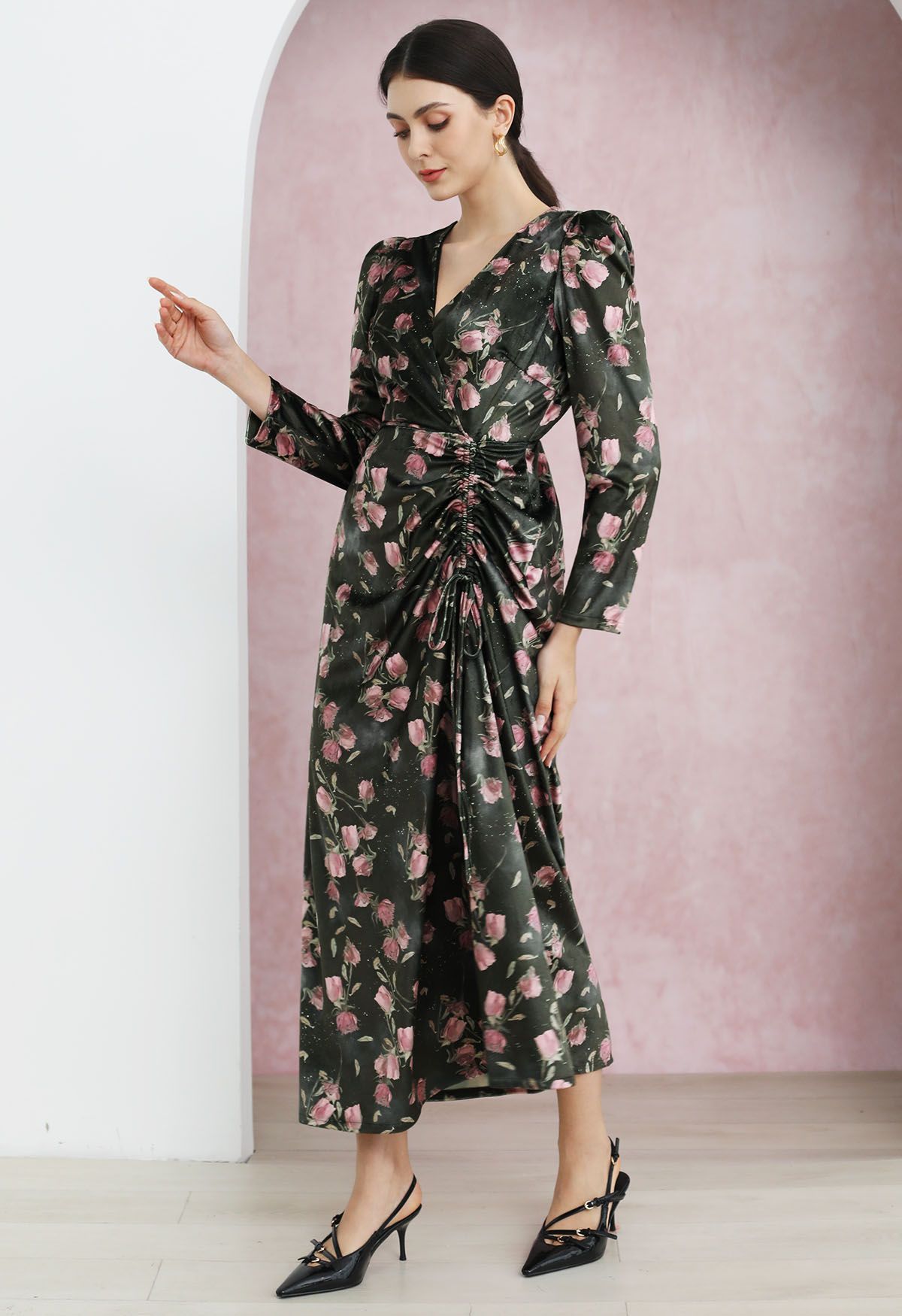 Robe longue en velours avec cordon de serrage Rosy Elegance en couleur fumée