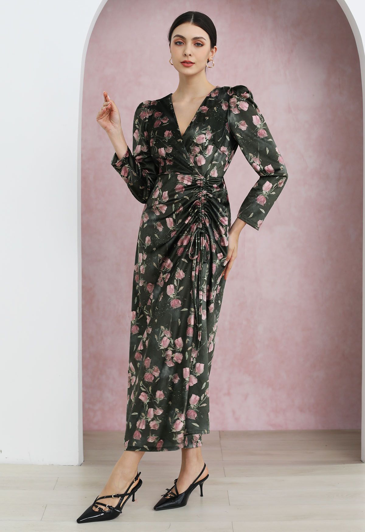 Robe longue en velours avec cordon de serrage Rosy Elegance en couleur fumée