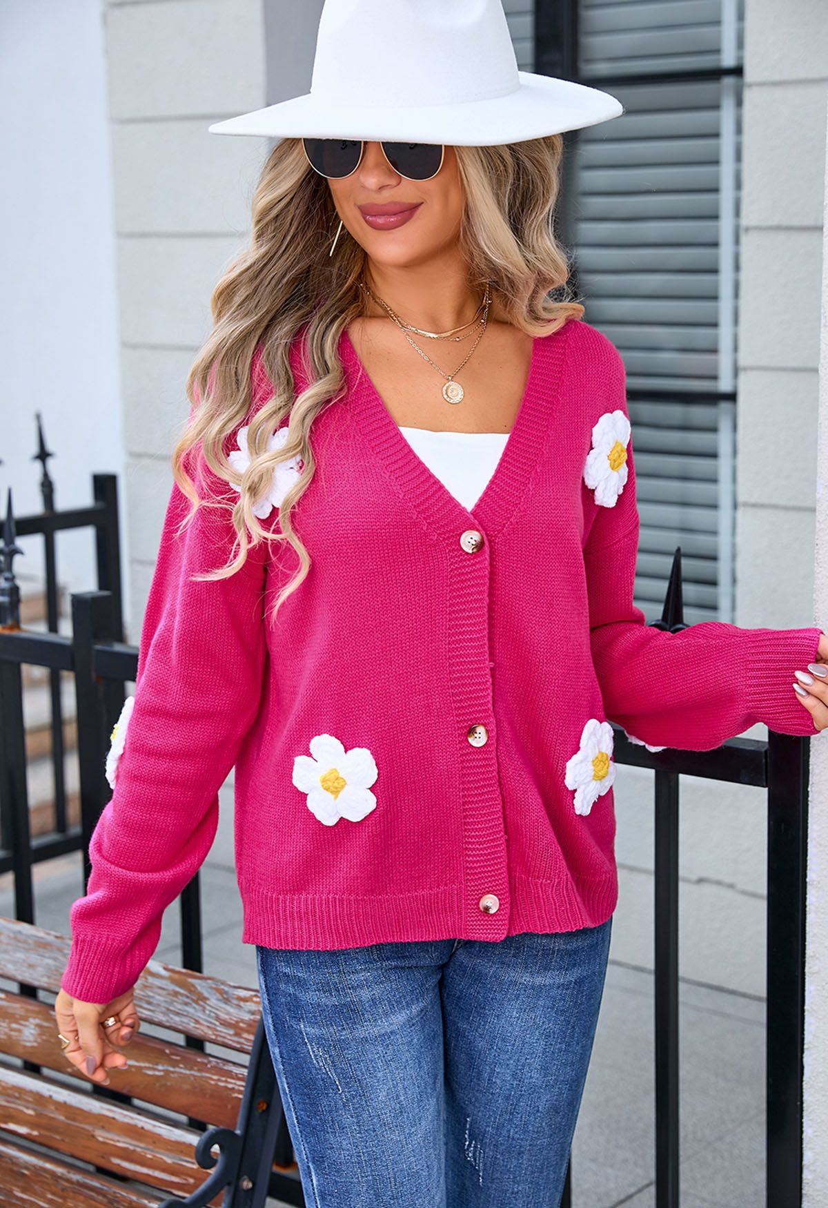 Joli cardigan boutonné en tricot à fleurs 3D en magenta