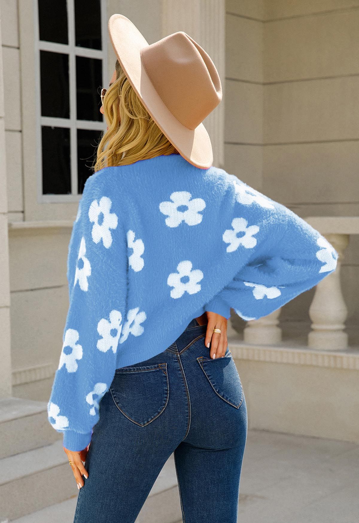 Cardigan en tricot duveteux à fleurs mignonnes en bleu