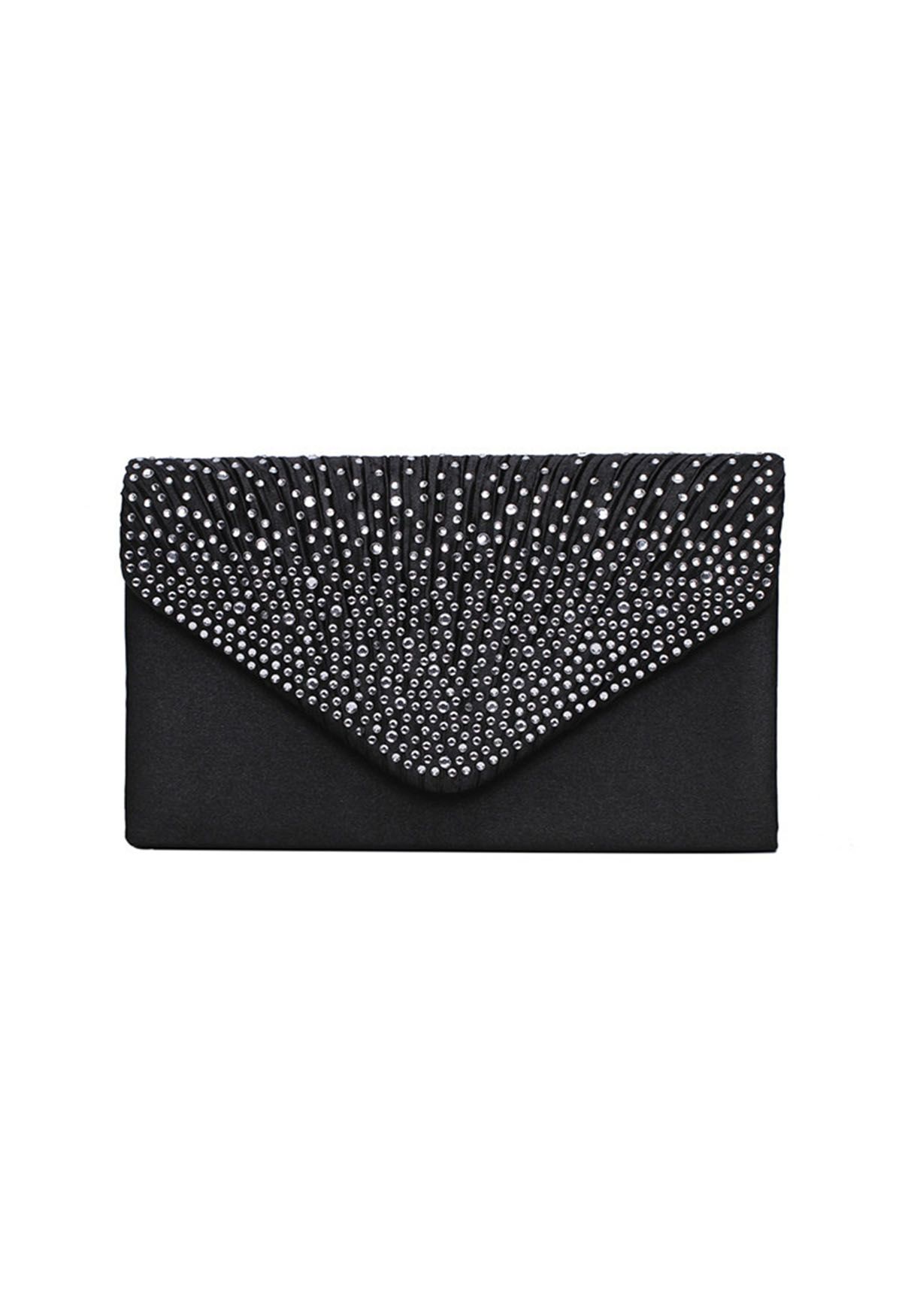 Sac enveloppe en satin orné de strass en noir