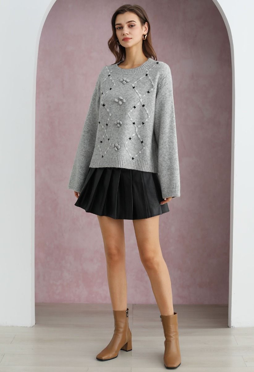 Pull en maille côtelée à pompons et à motifs floraux en gris