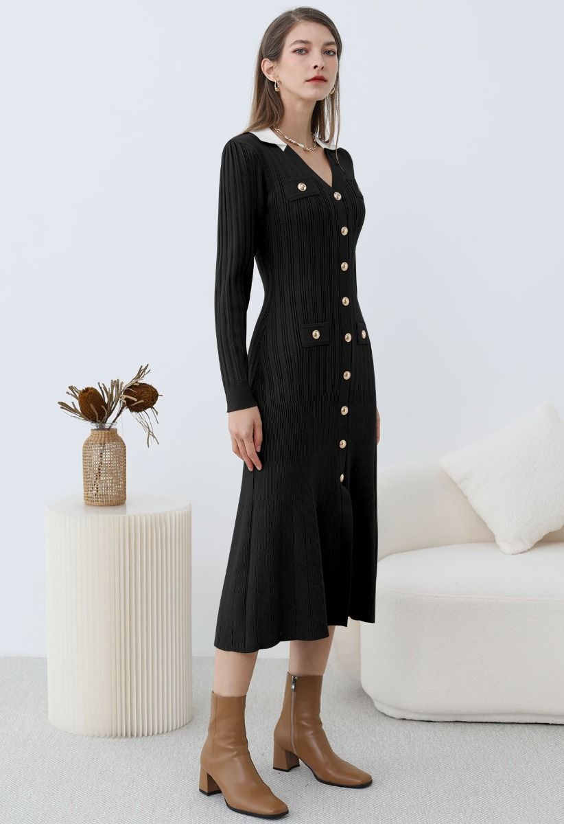 Robe mi-longue attrayante à col en V et boutons cloutés en noir