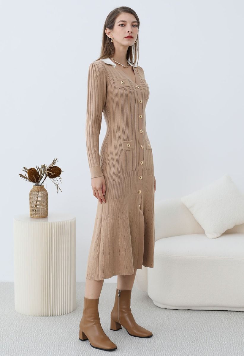 Robe mi-longue attrayante à col en V et boutons cloutés en beige