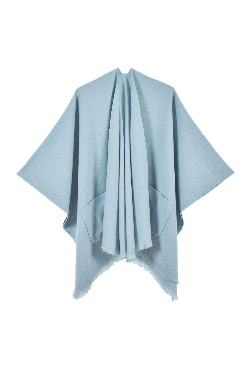 Poncho à ourlet frangé et poche Whisper Soft en bleu