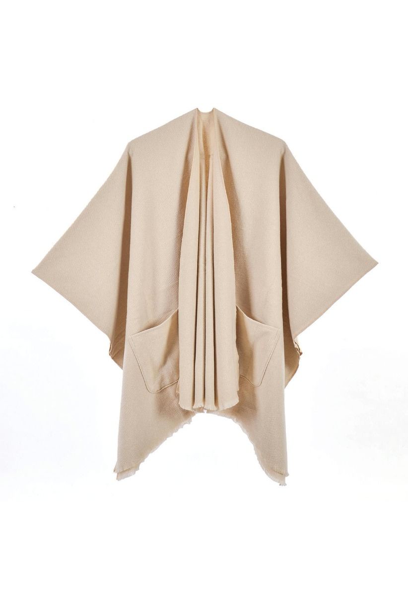 Poncho à ourlet frangé et poche Whisper Soft en beige clair