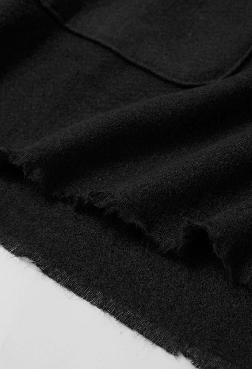 Poncho à ourlet frangé et poche Whisper Soft en noir