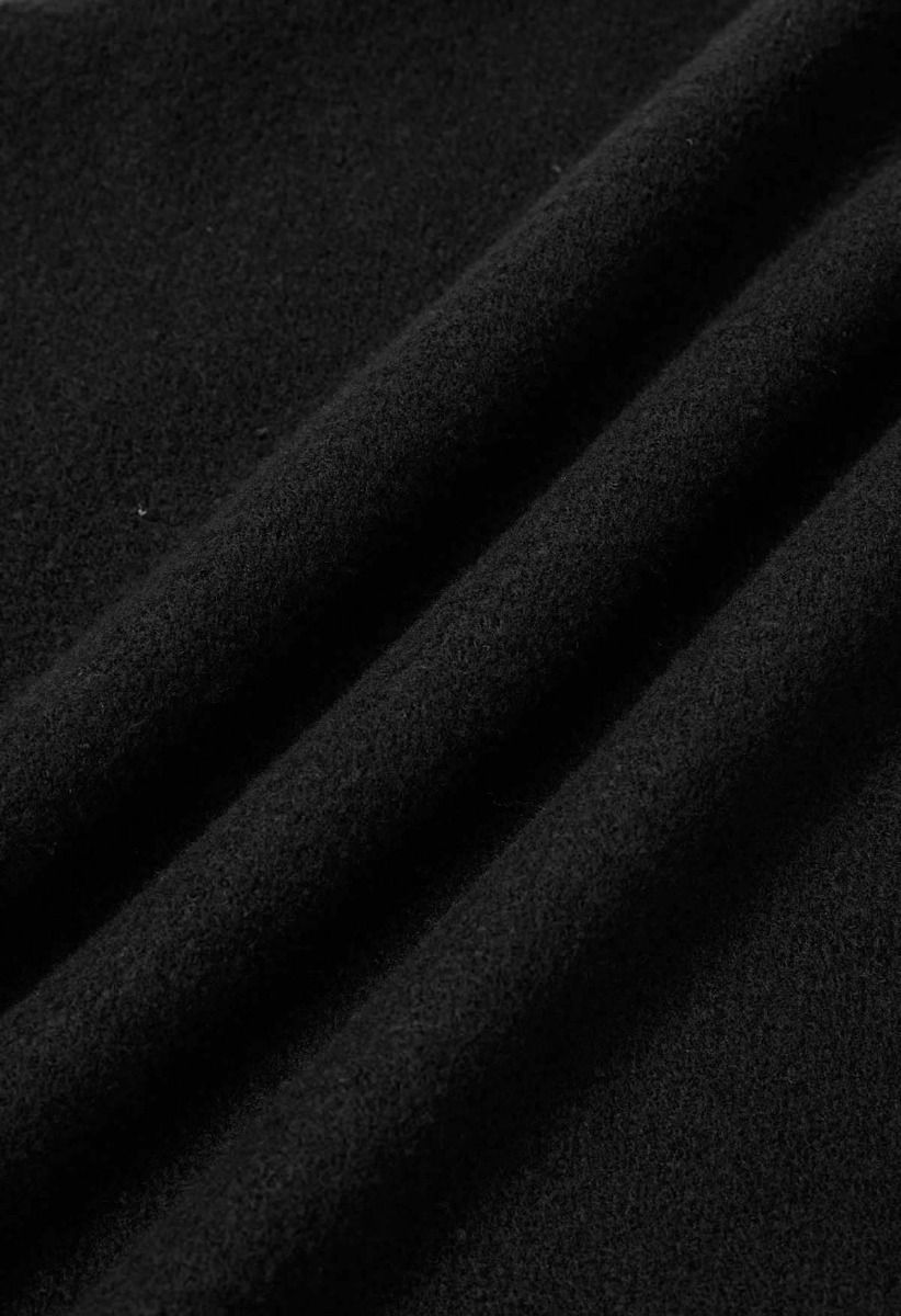 Poncho à ourlet frangé et poche Whisper Soft en noir