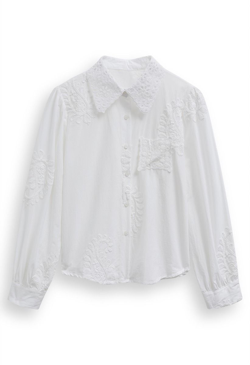 Chemise boutonnée à broderie florale inspirée du cachemire en blanc