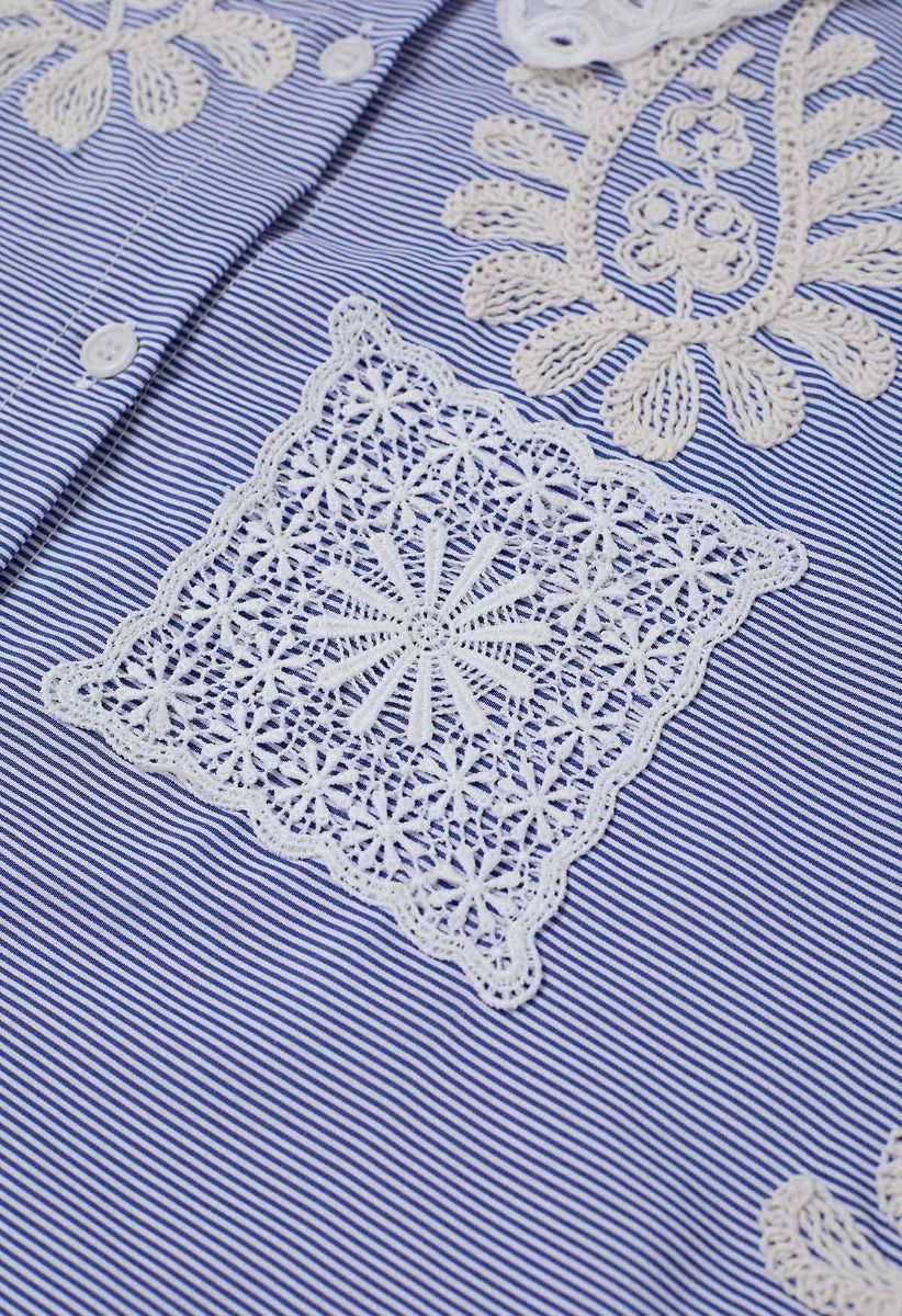 Chemise boutonnée à broderie florale inspirée du cachemire en bleu