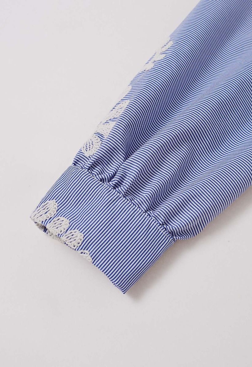 Chemise boutonnée à broderie florale inspirée du cachemire en bleu