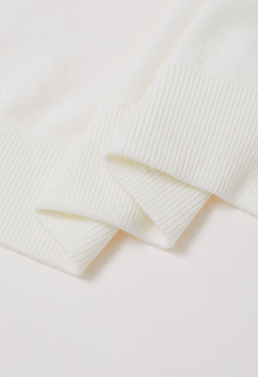 Cardigan minimaliste en tricot côtelé ouvert sur le devant en blanc