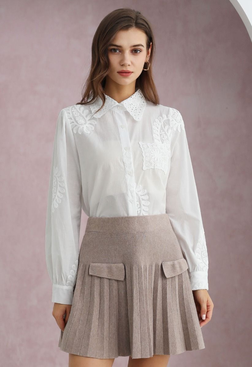 Chemise boutonnée à broderie florale inspirée du cachemire en blanc