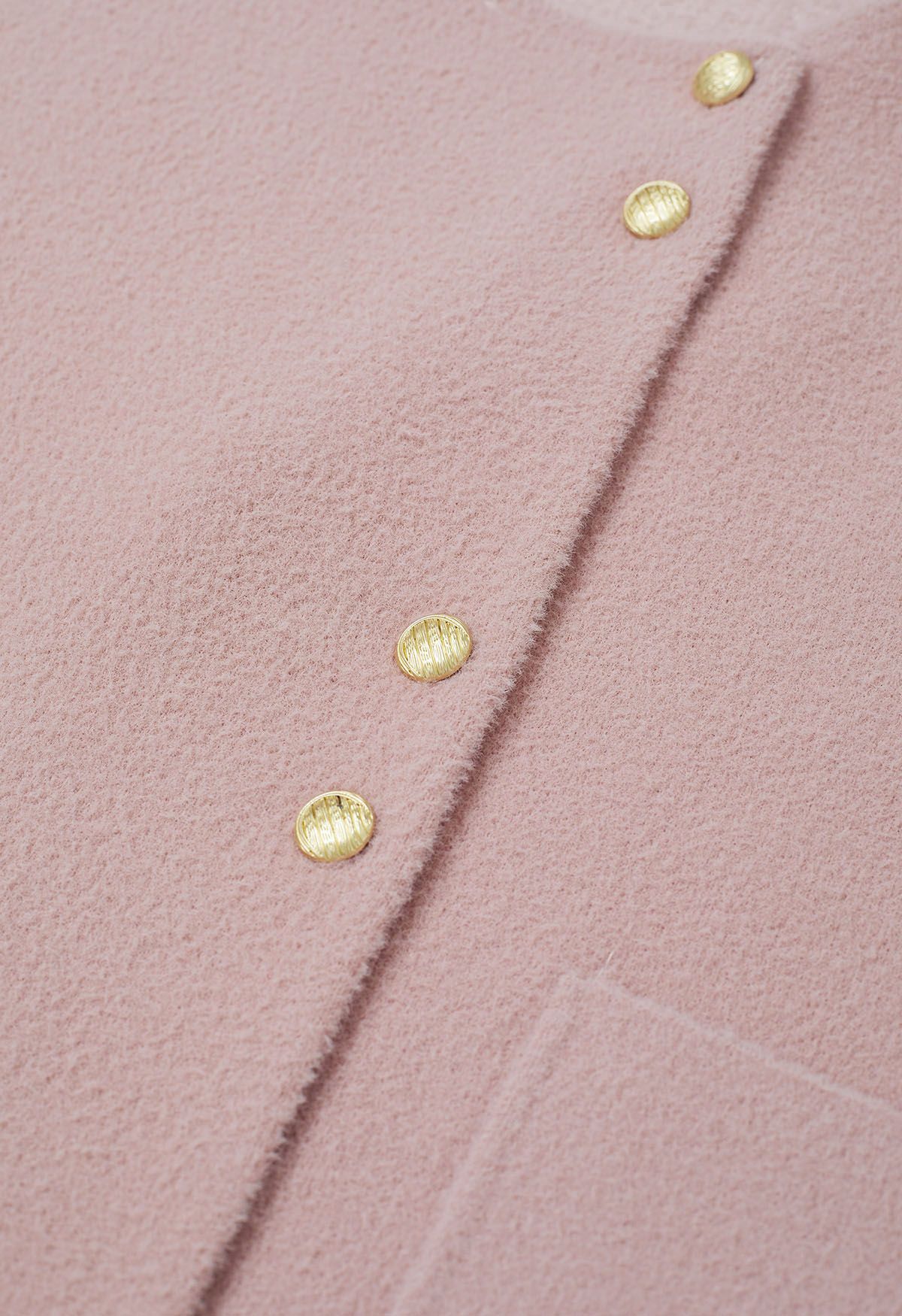 Manteau en tricot à boutons dorés amovibles et col noué en rose