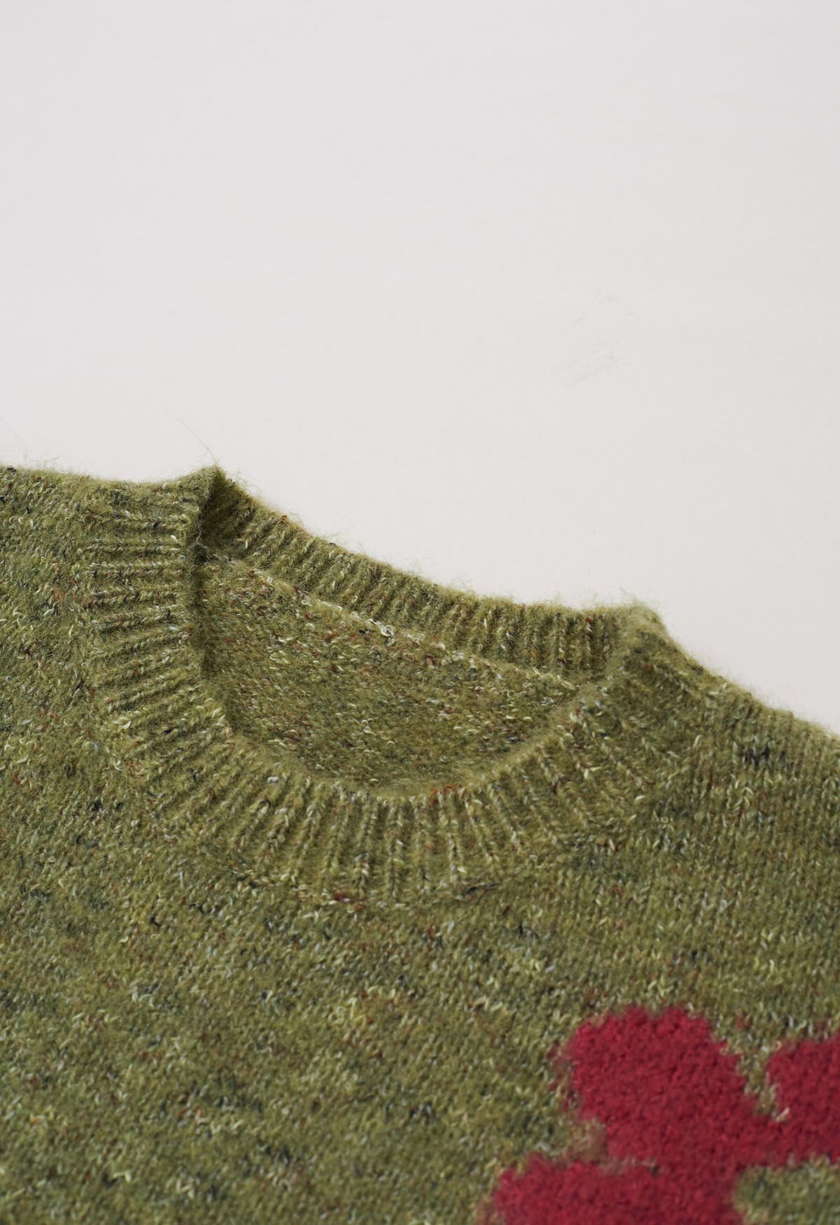 Pull en tricot pelucheux à motifs floraux multicolores en vert mousse