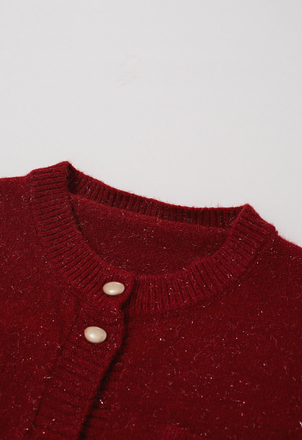 Cardigan élégant en tricot à franges scintillantes avec boutons en rouge