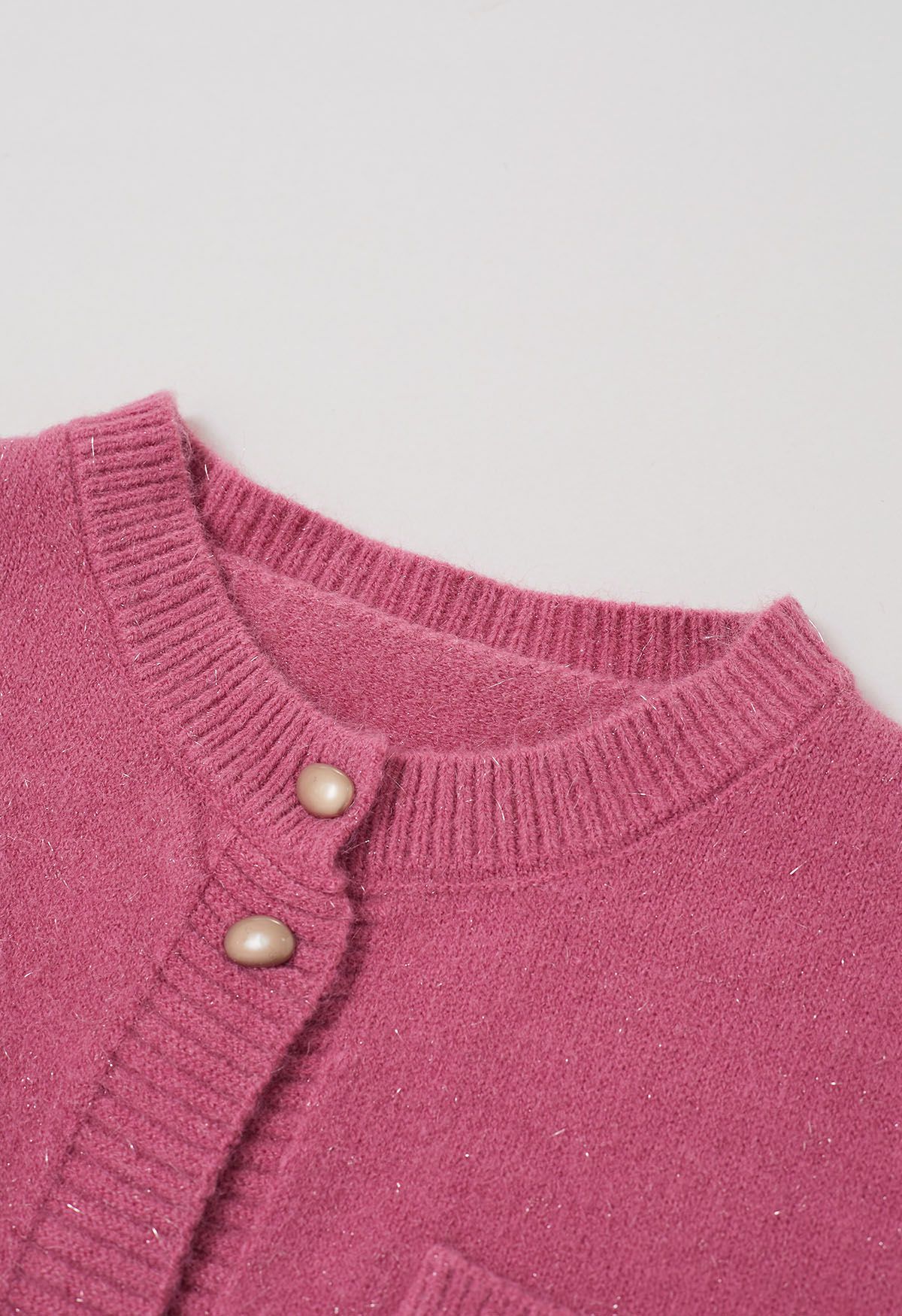 Cardigan élégant en tricot à franges scintillantes et boutons en rose bonbon