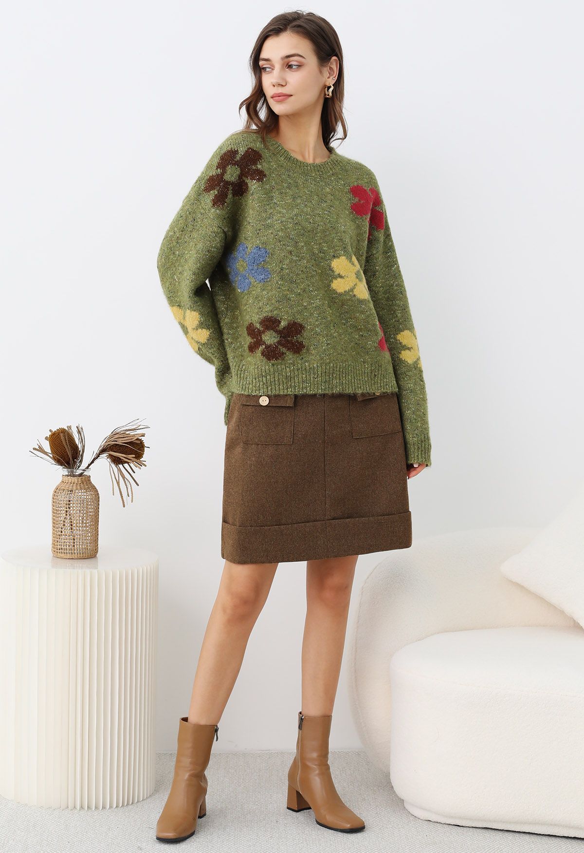 Pull en tricot pelucheux à motifs floraux multicolores en vert mousse