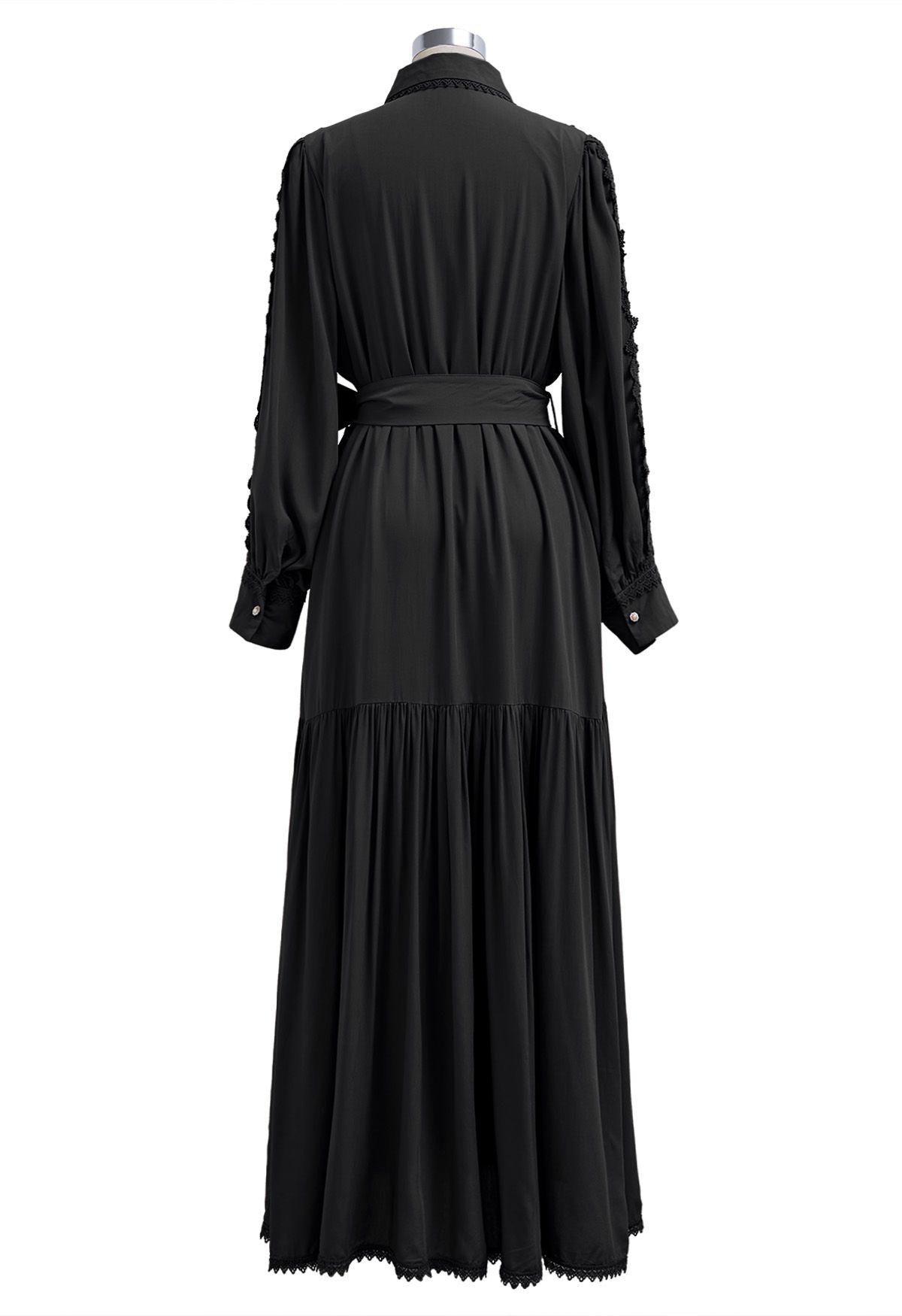 Robe longue boutonnée captivante en dentelle avec ceinture nouée en noir