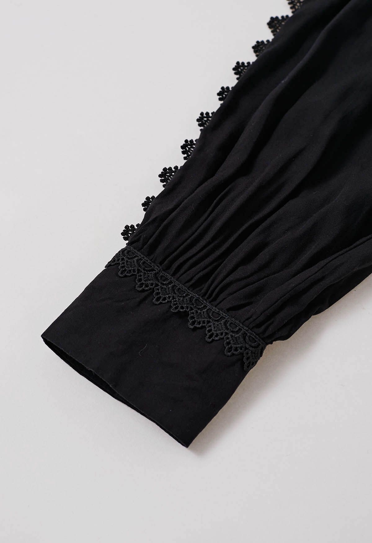 Robe longue boutonnée captivante en dentelle avec ceinture nouée en noir