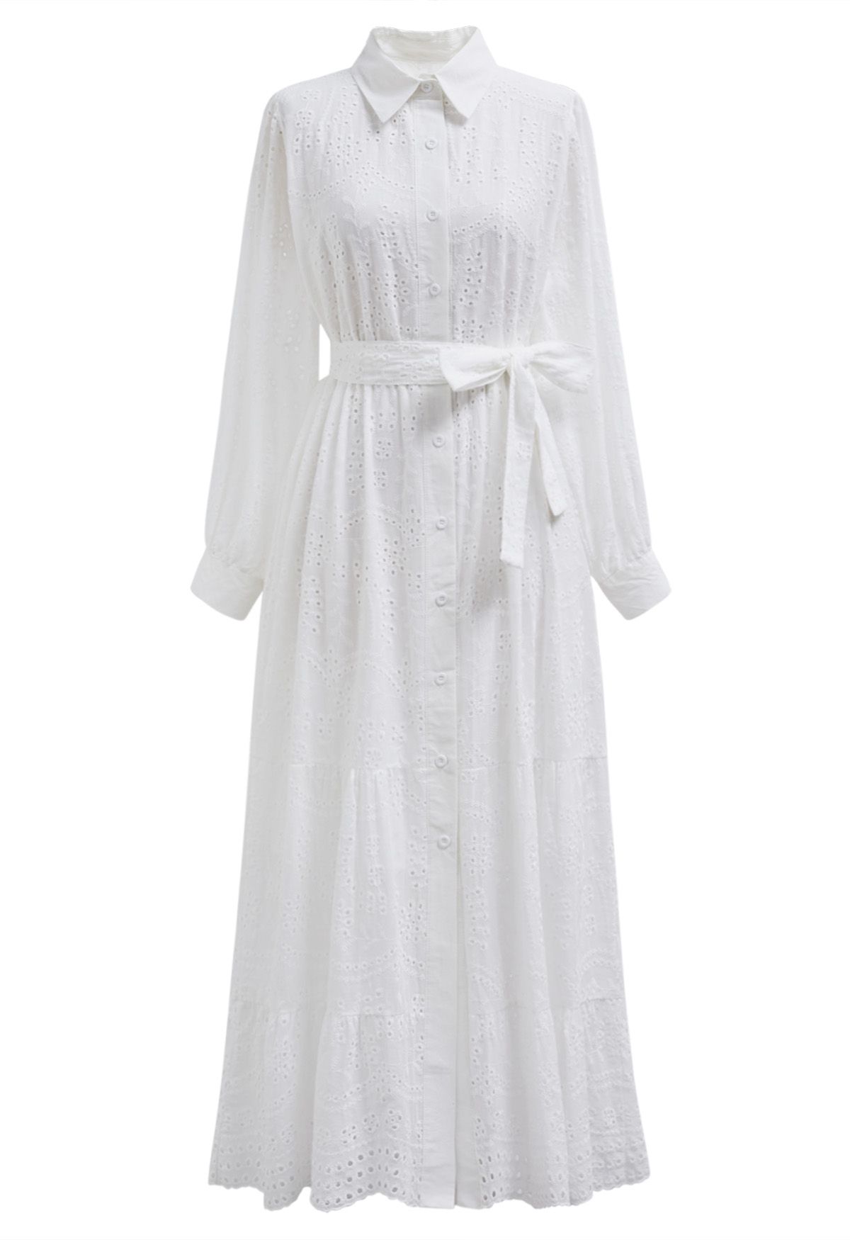 Robe mi-longue boutonnée à taille nouée et broderie délicate à œillets en blanc