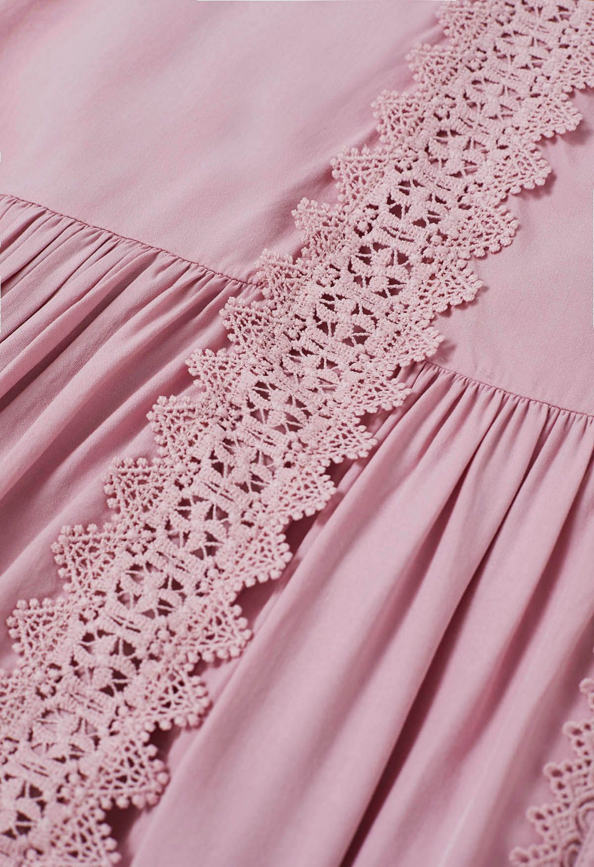 Robe longue boutonnée captivante en dentelle avec lien à la taille en rose