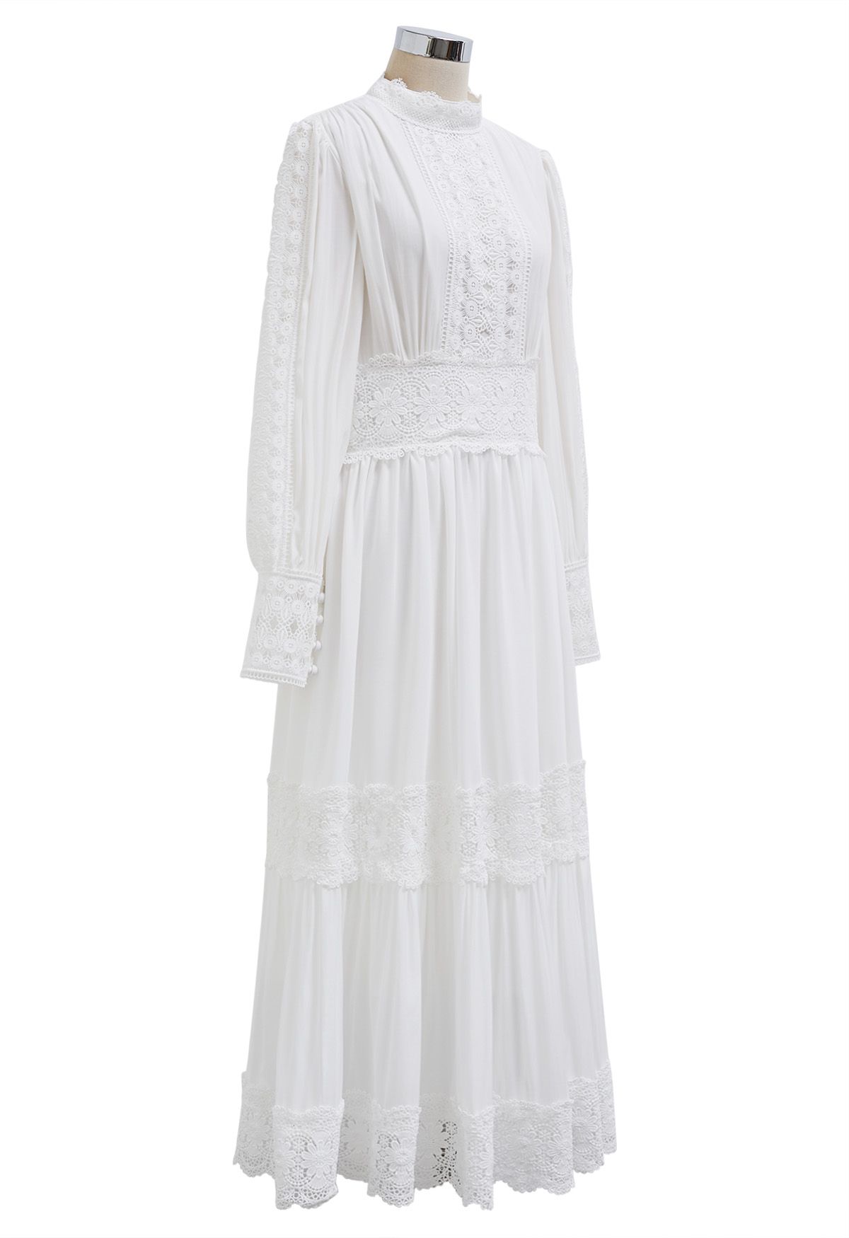 Robe longue en dentelle ajourée de style victorien en blanc