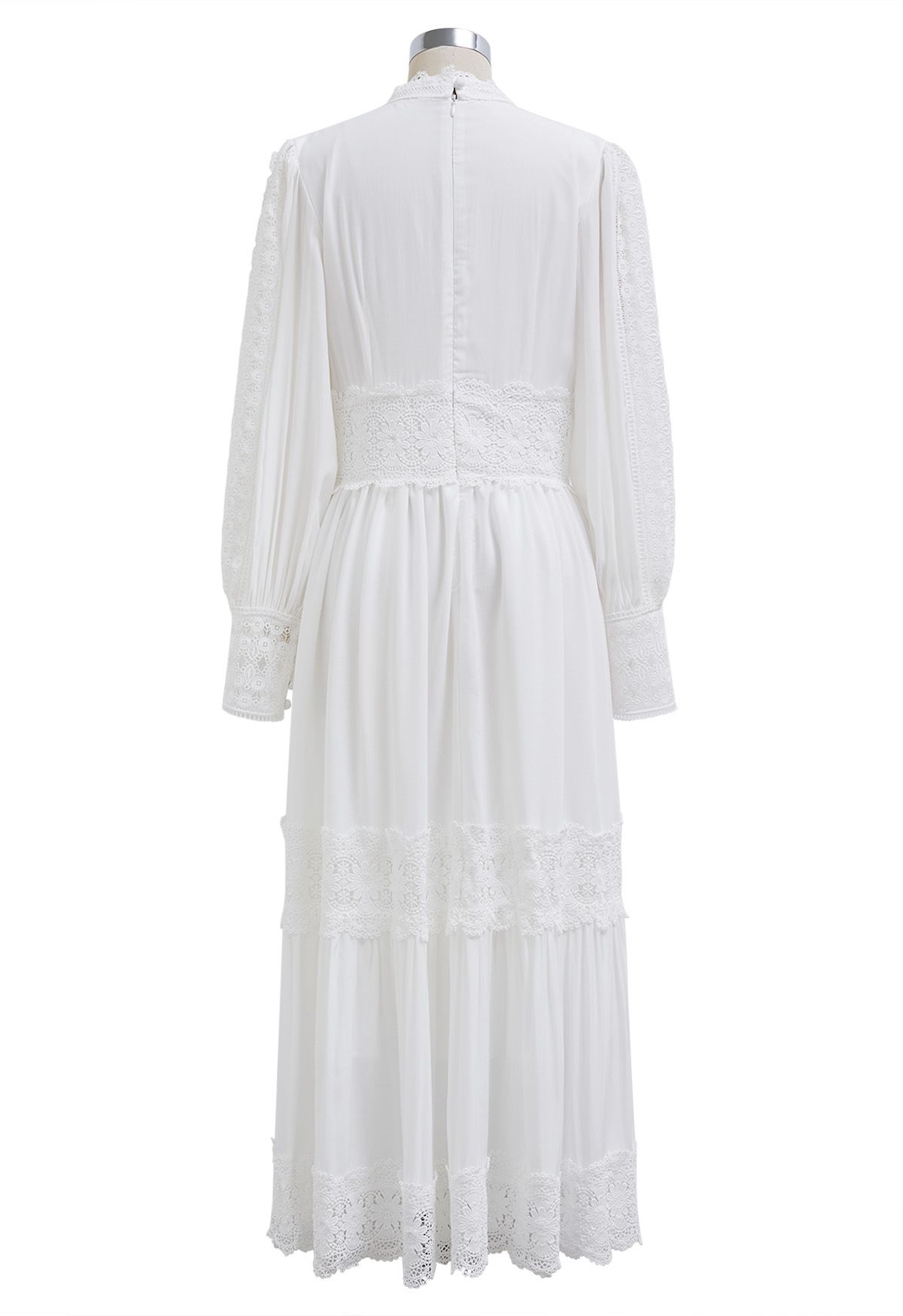 Robe longue en dentelle ajourée de style victorien en blanc