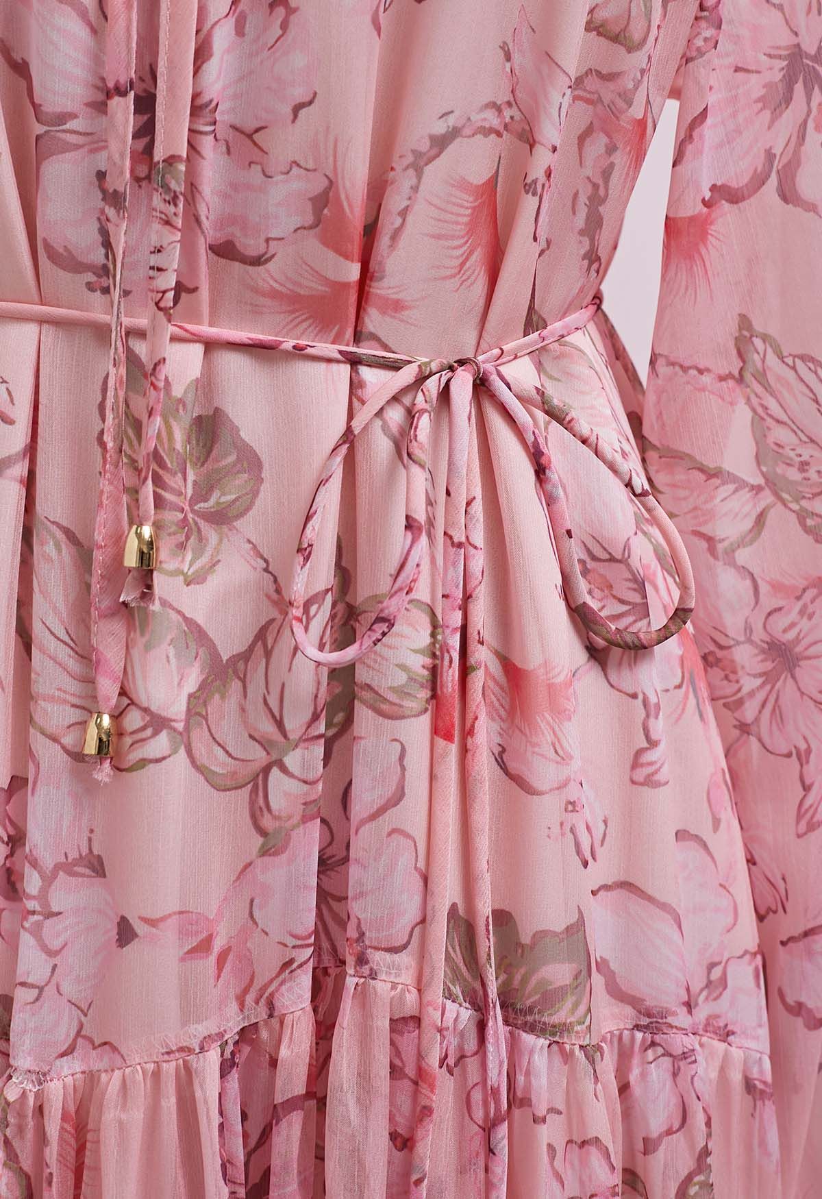 Robe mi-longue en mousseline de soie à nouer et à fleurs en rose