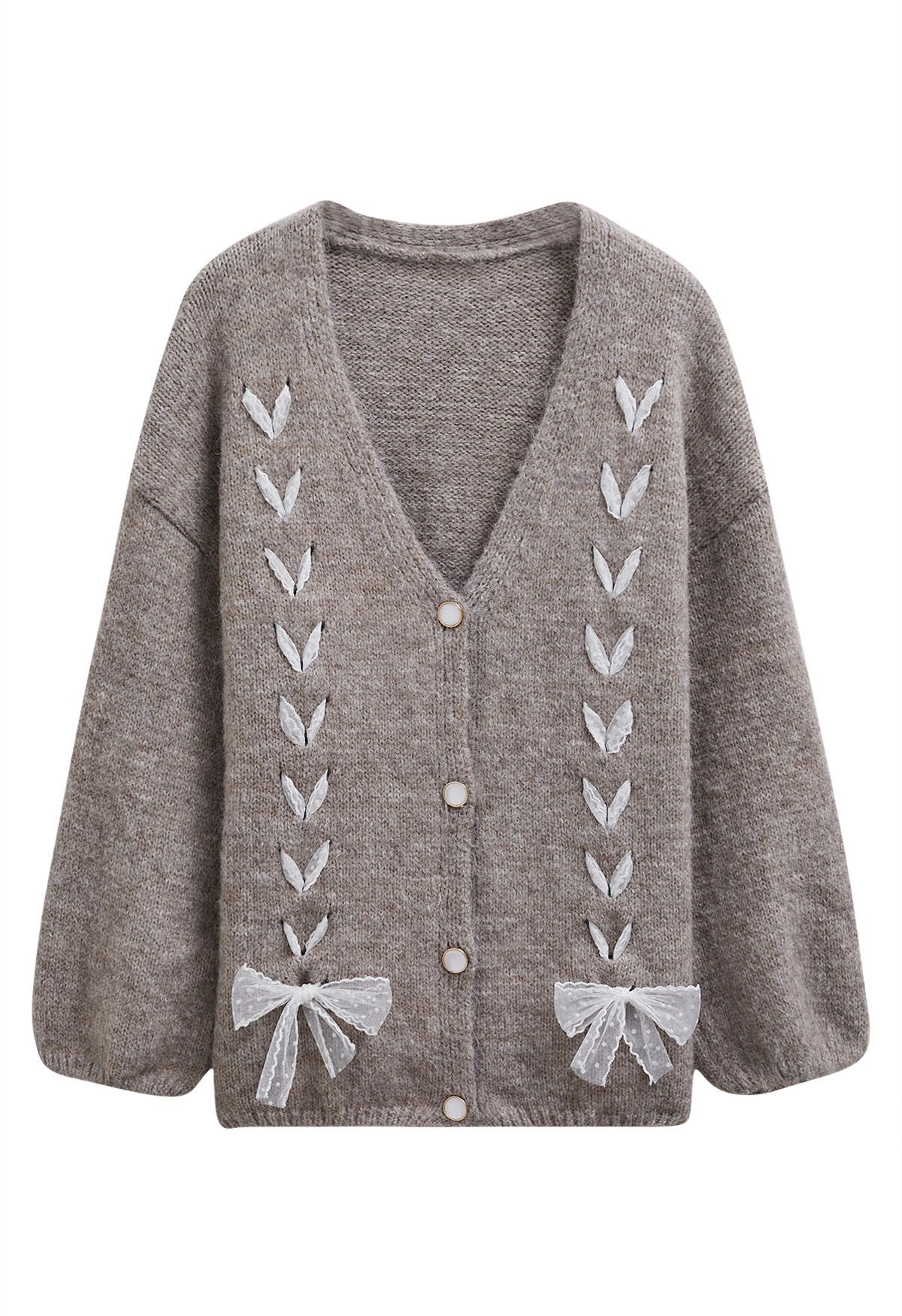 Cardigan en tricot pelucheux à lacets avec ruban en dentelle taupe