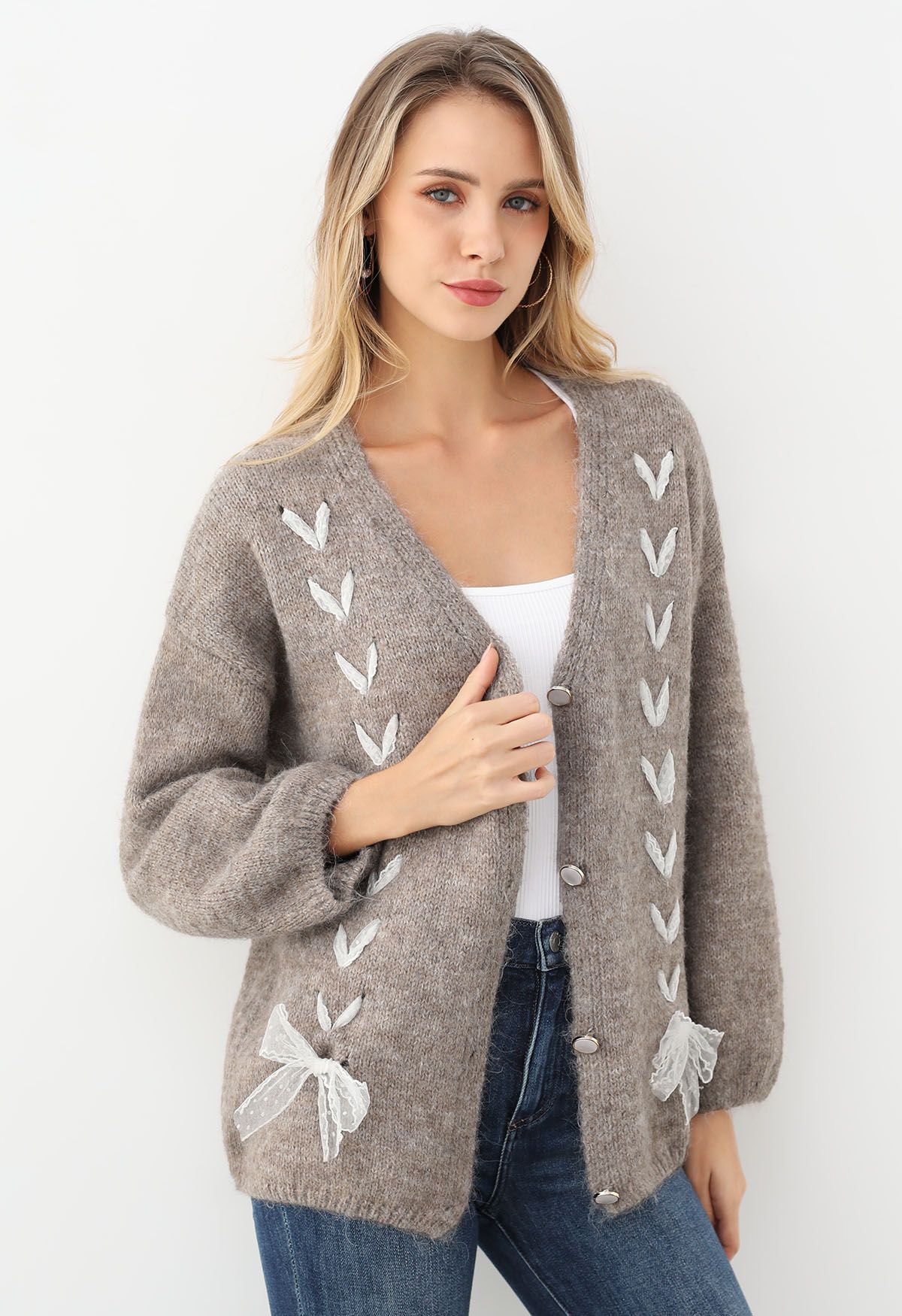 Cardigan en tricot pelucheux à lacets avec ruban en dentelle taupe