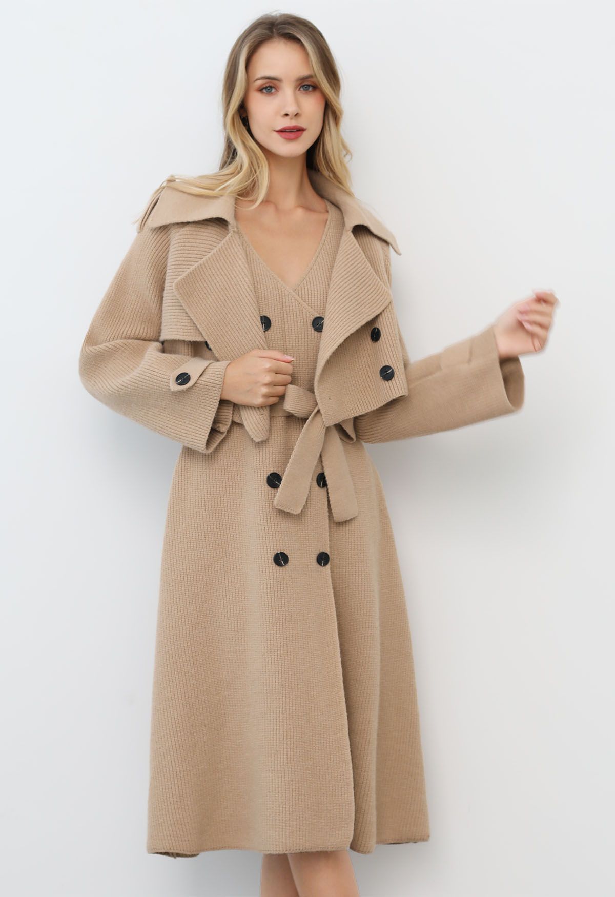 Ensemble robe en tricot sans manches à double boutonnage et cardigan en beige