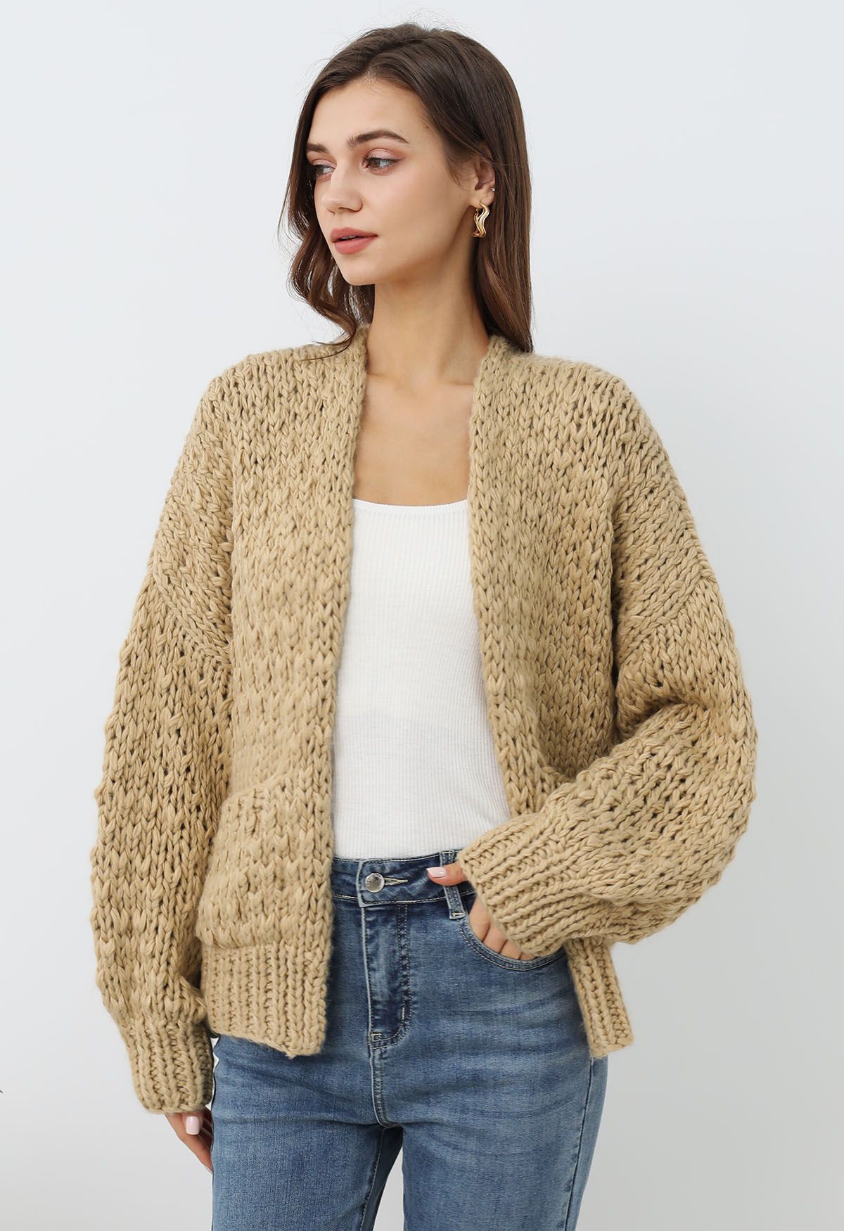 Cardigan ouvert sur le devant en tricot épais à poches plaquées, couleur beige clair