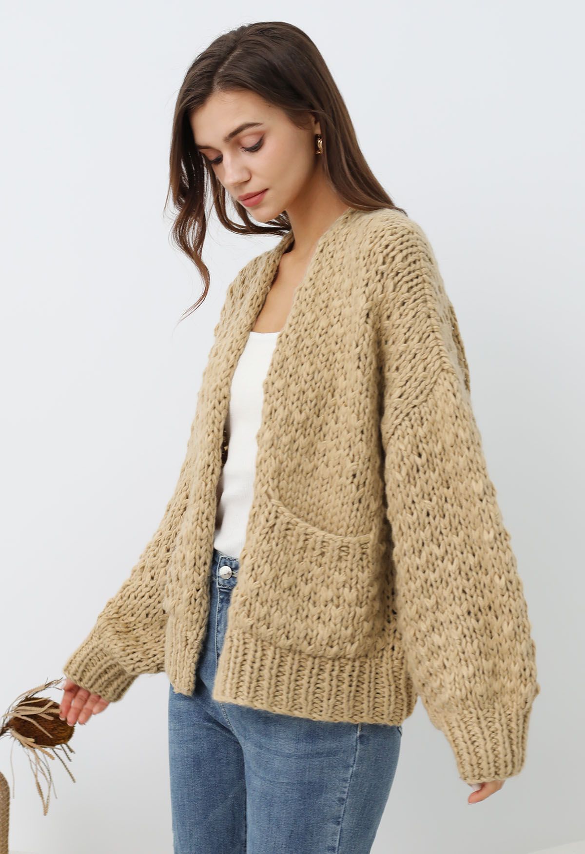 Cardigan ouvert sur le devant en tricot épais à poches plaquées, couleur beige clair