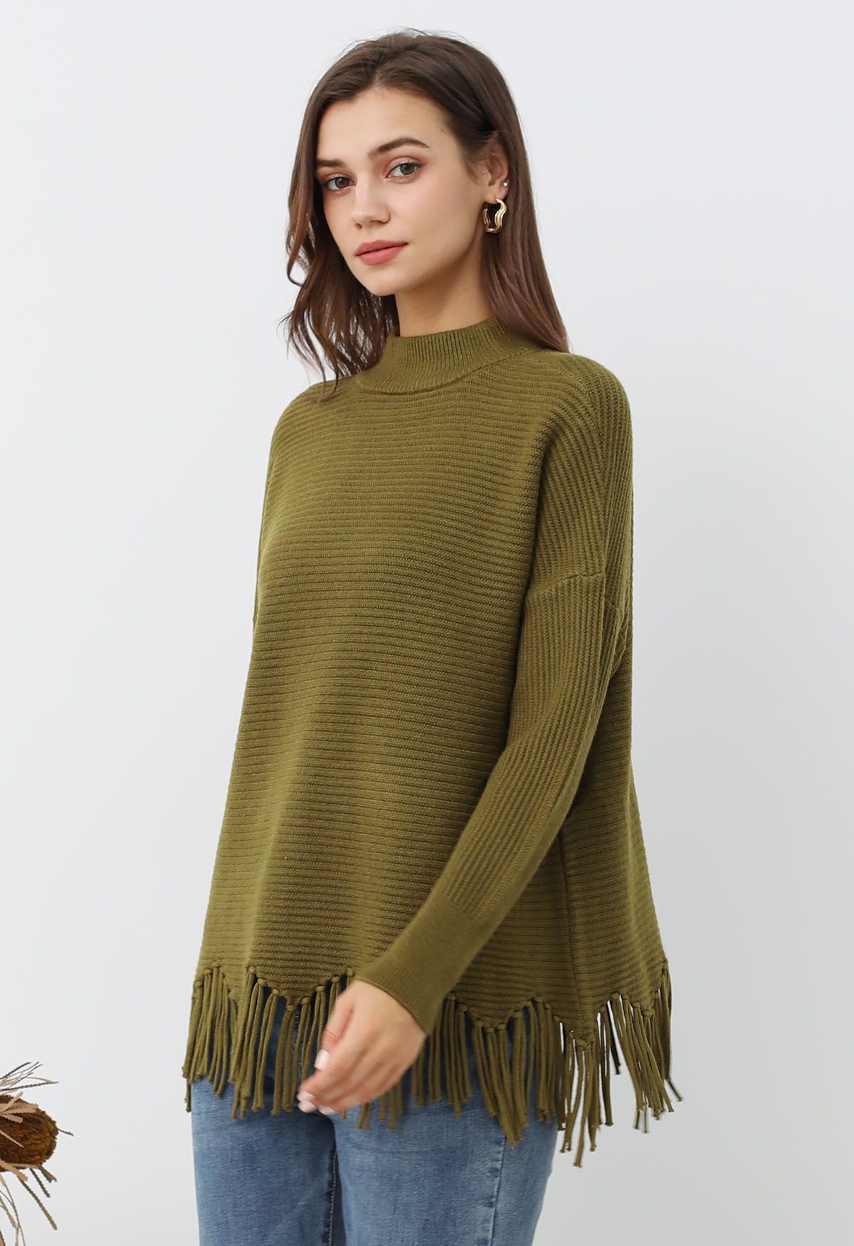 Pull en tricot à épaules tombantes et ourlet à franges asymétriques en olive