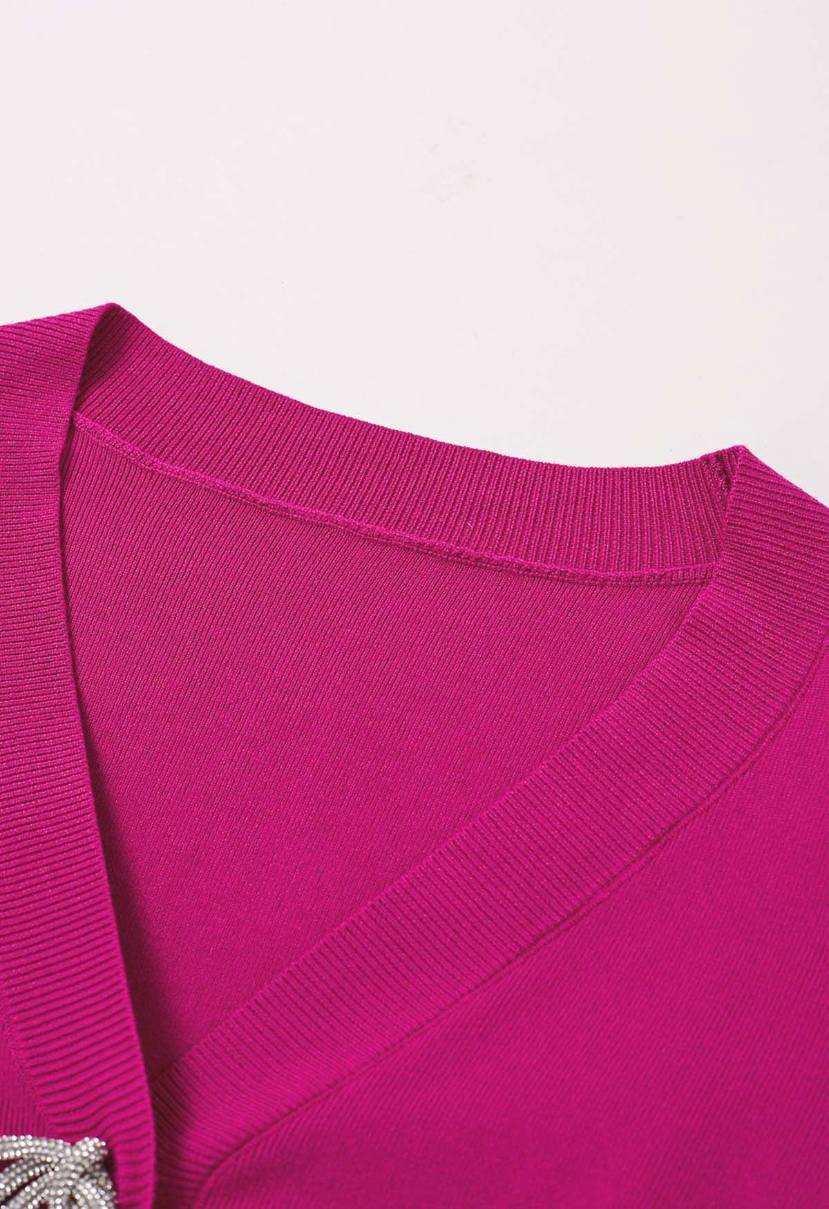 Cardigan en tricot boutonné à manches lanternes et nœud papillon scintillant en magenta