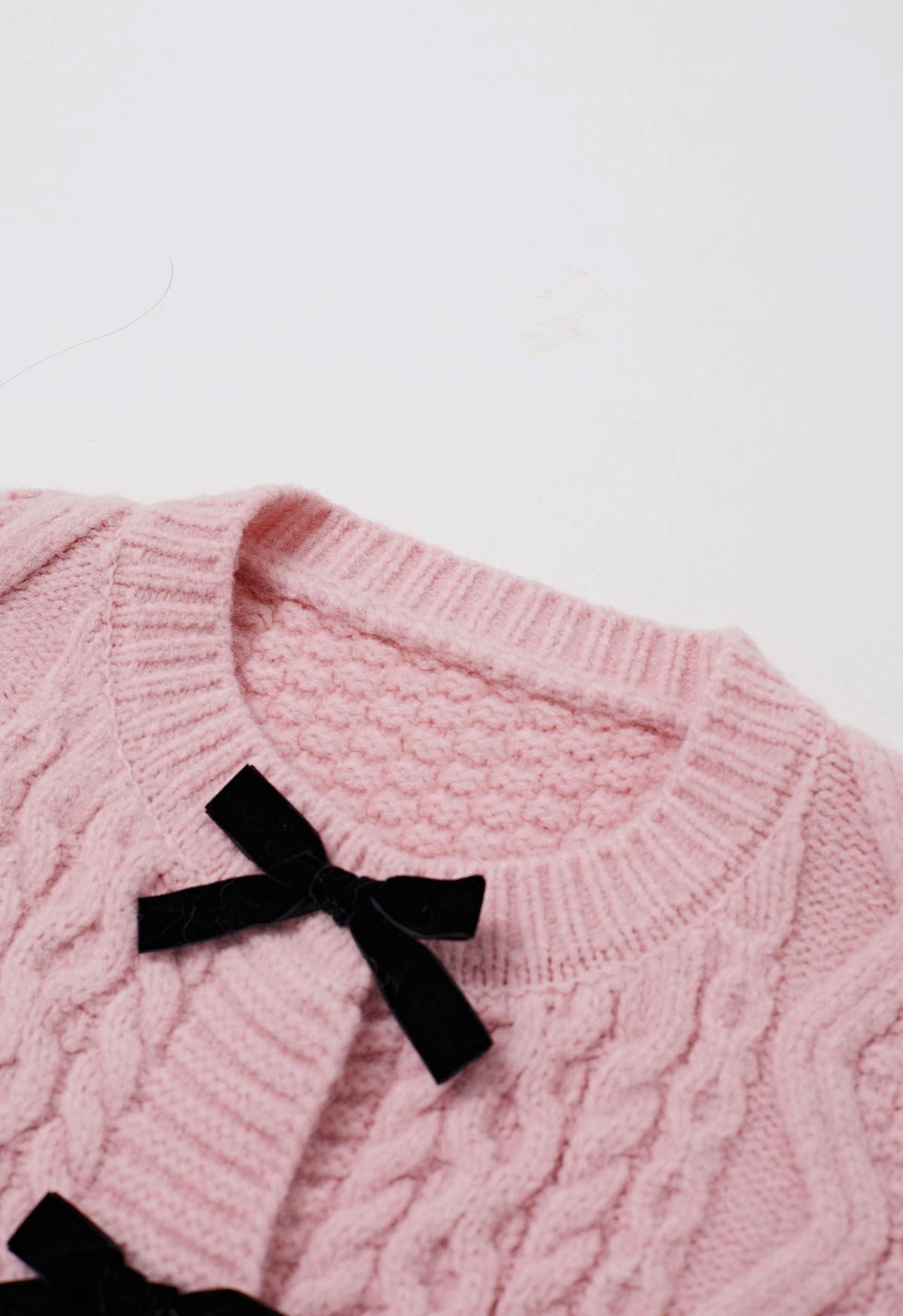 Cardigan en tricot tressé à boutons-pression et nœud papillon en rose