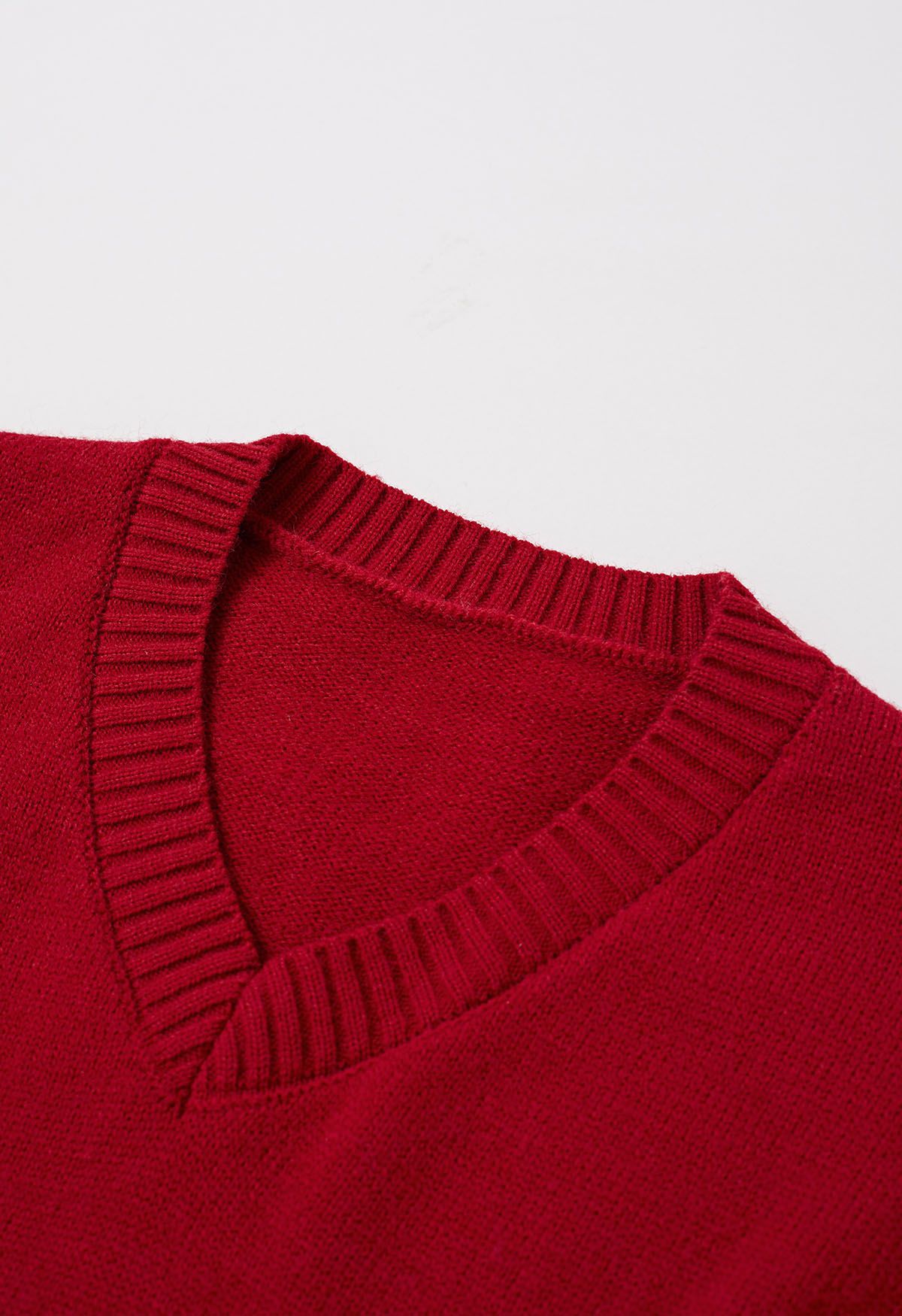 Robe pull en tricot rouge confortable à épaules tombantes avec écharpe à pompons