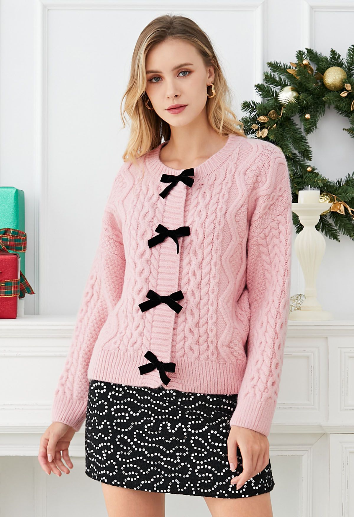 Cardigan en tricot tressé à boutons-pression et nœud papillon en rose