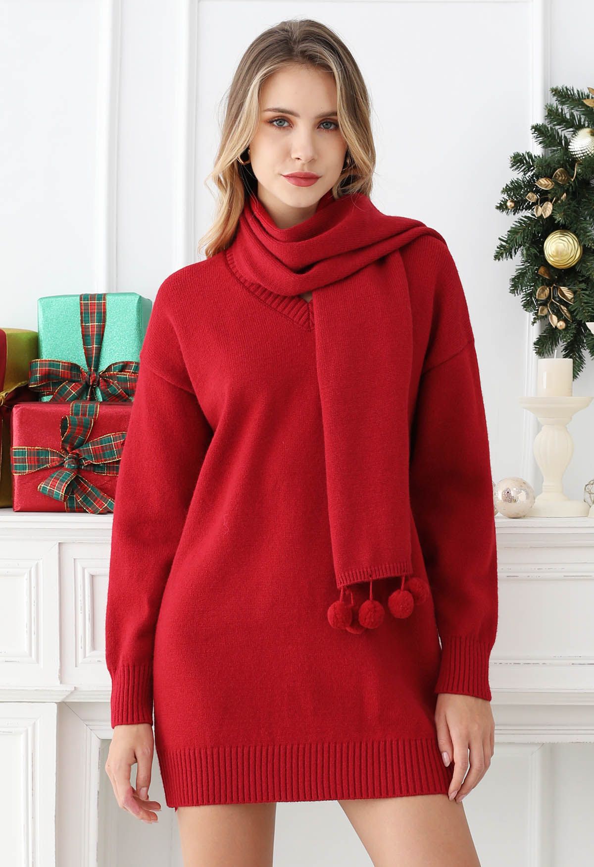 Robe pull en tricot rouge confortable à épaules tombantes avec écharpe à pompons